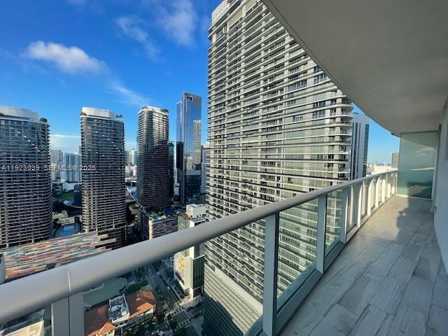 Apartamento para Alugar em Miami, FL