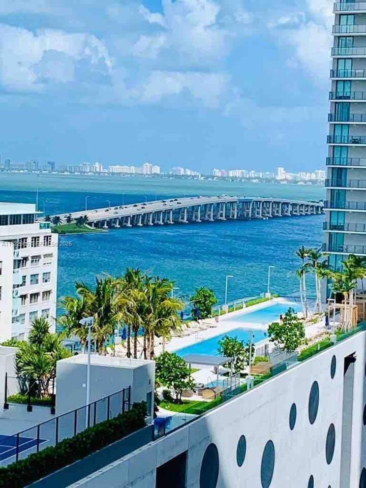 Apartamento para Alugar em Miami, FL