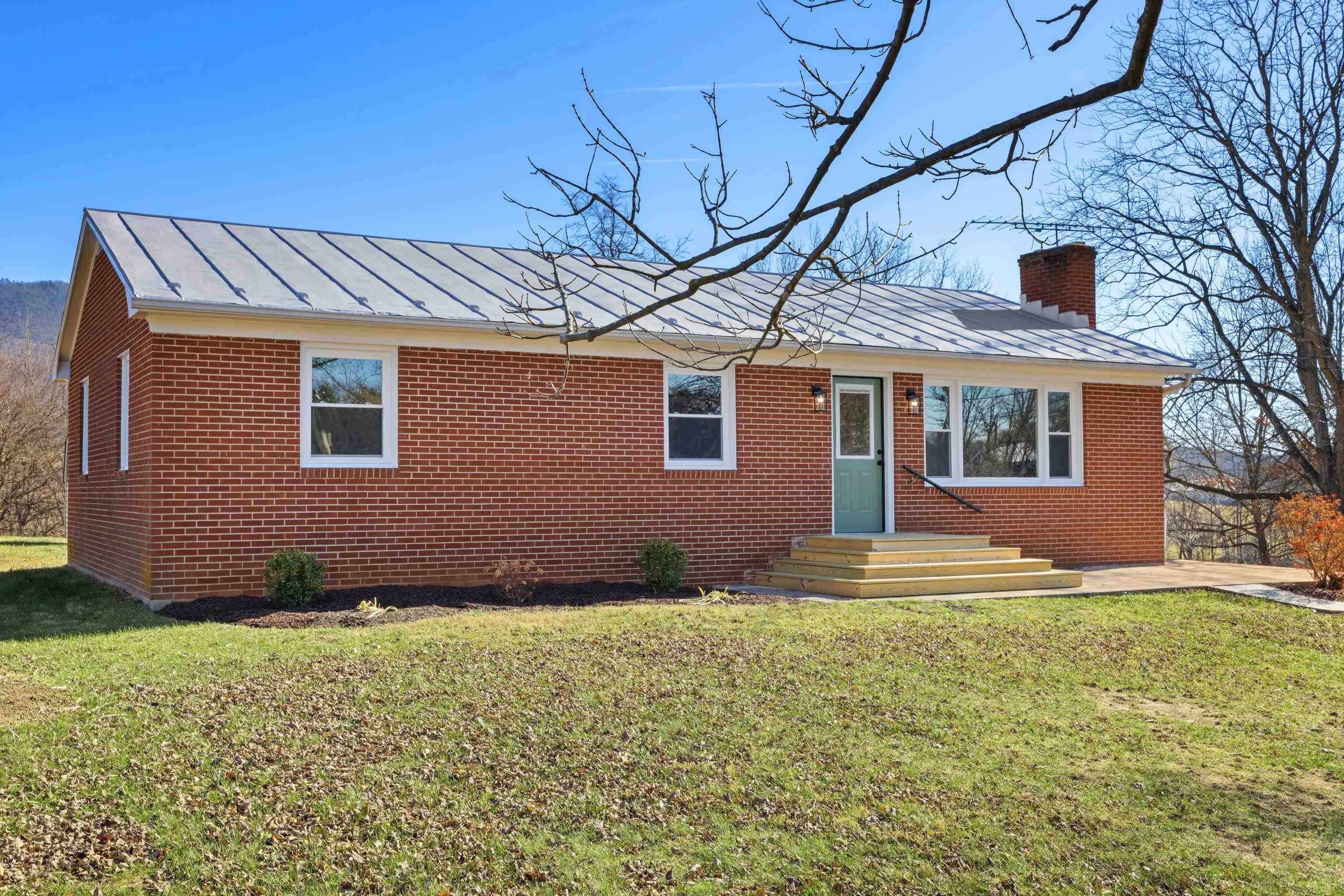 1726 MOUNTAIN VALLEY RD exterior