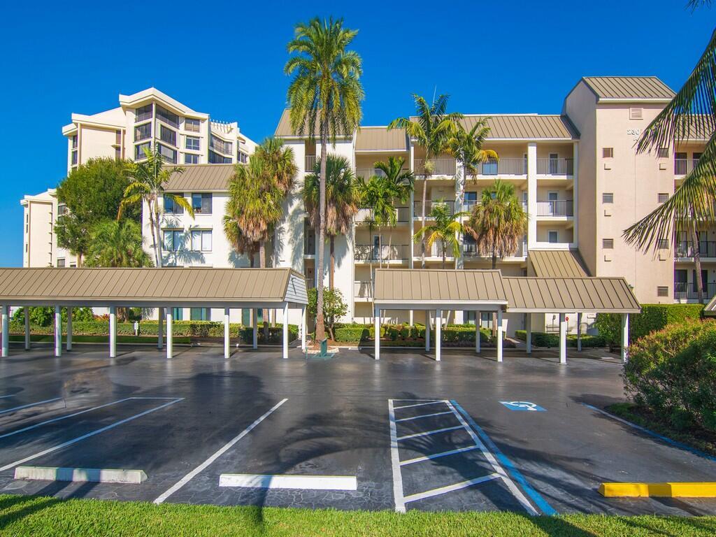 Catamaran L Condominium