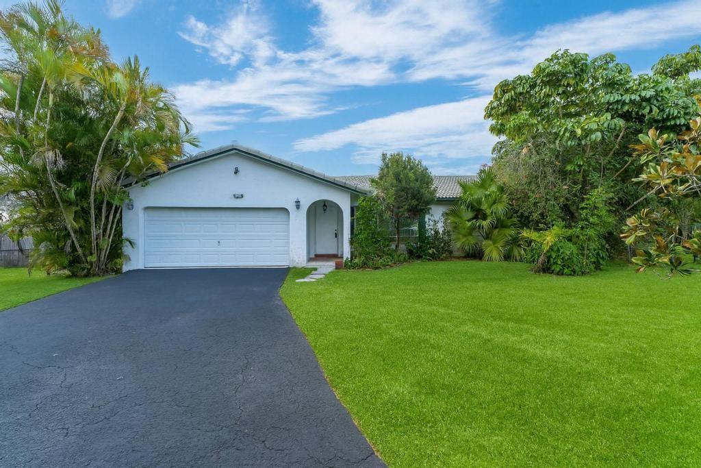 House for Sale in Coral Springs, FL