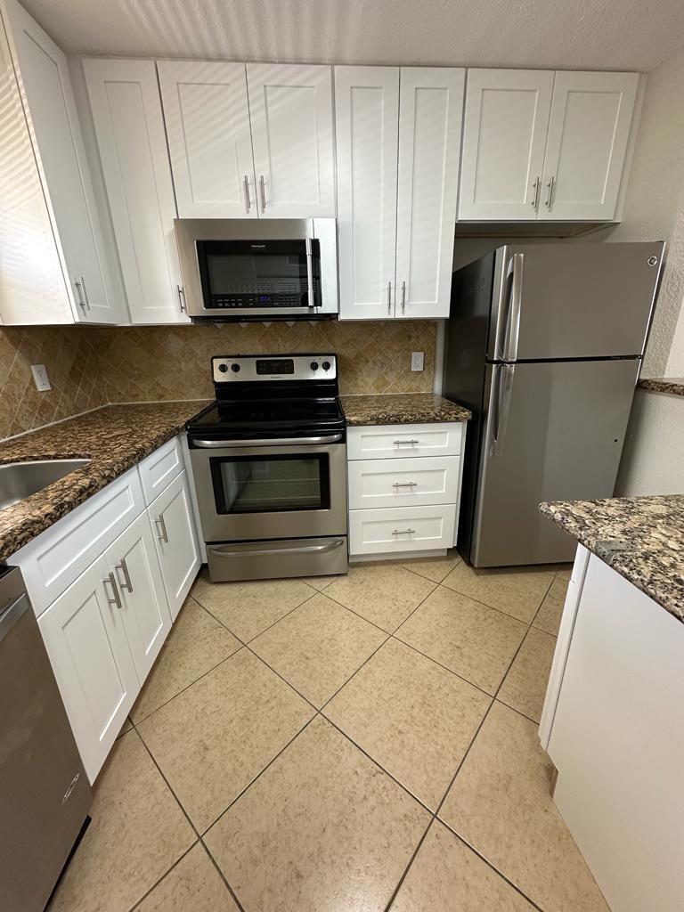 Sandalfoot Blvd Apts Cond