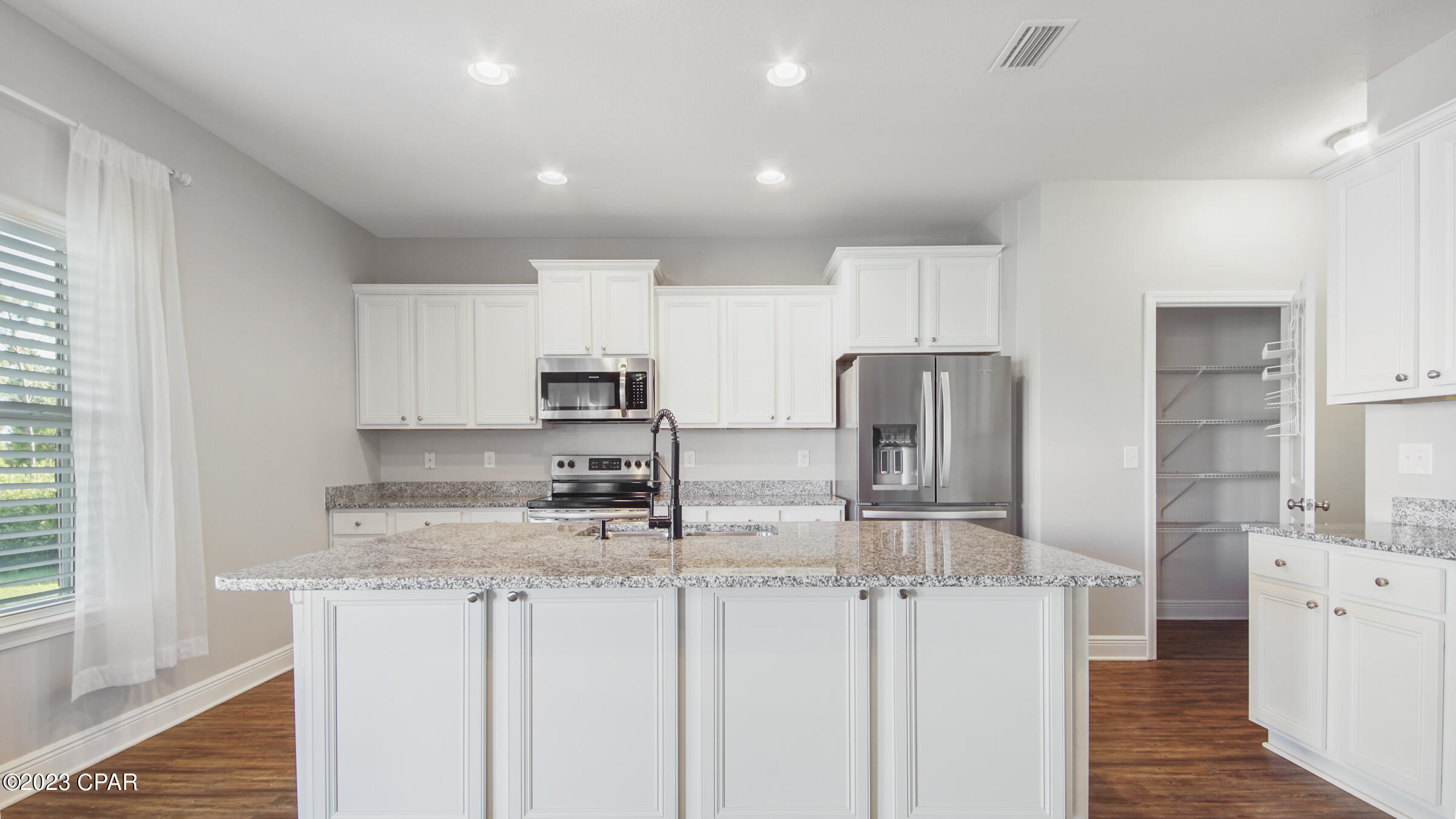 Image 11 For 310 Confidence Way