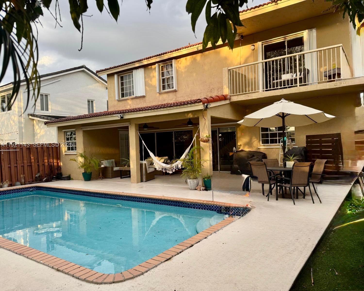 Shoreline At The Hammocks