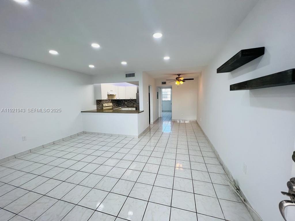 No Bay White House No 3 C