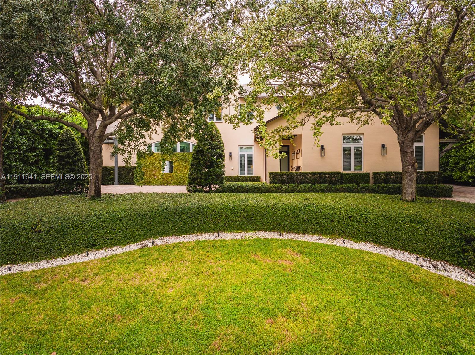 House for Sale in Coral Gables, FL