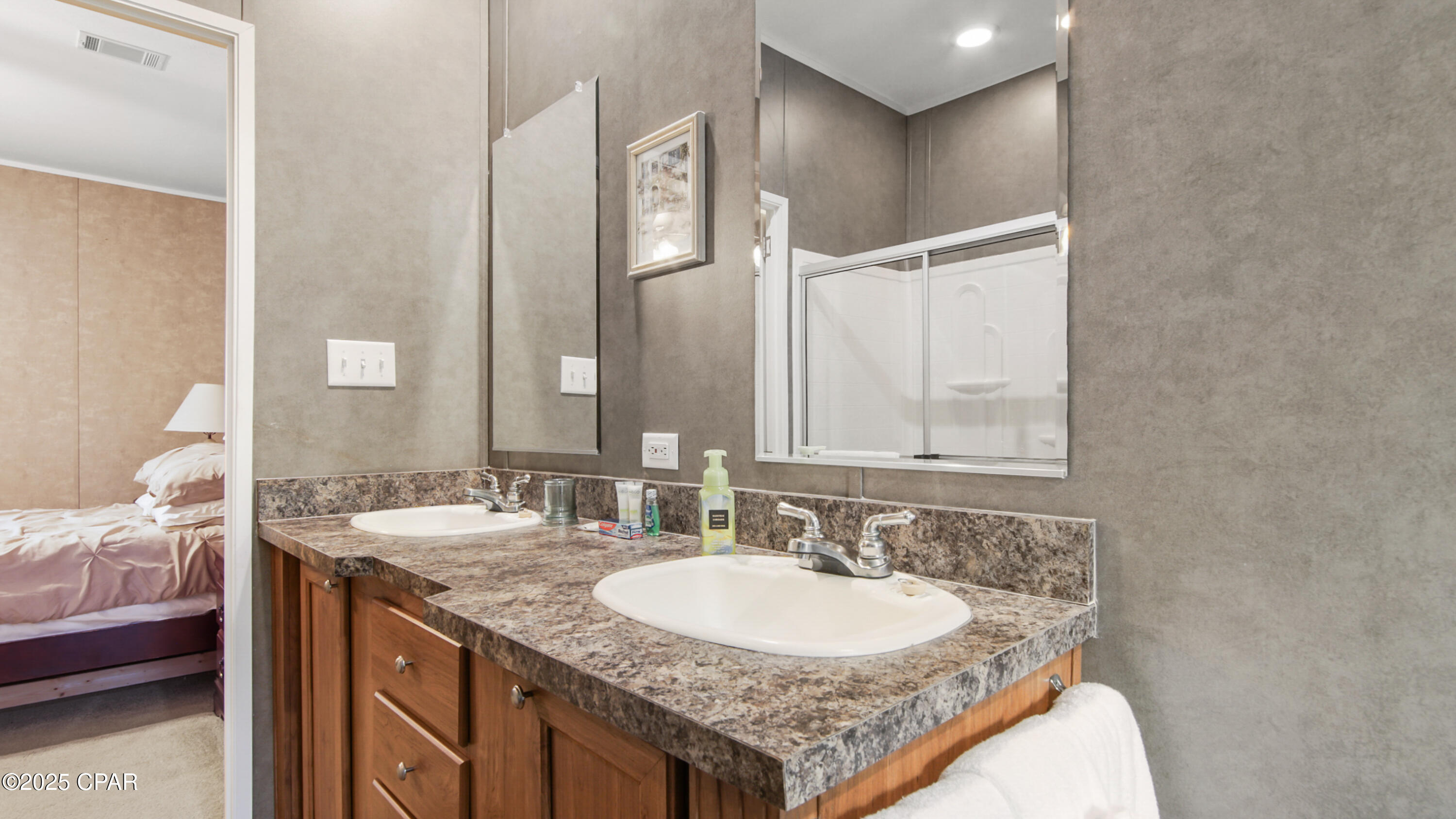 Image 18 For 105 Evergreen Street