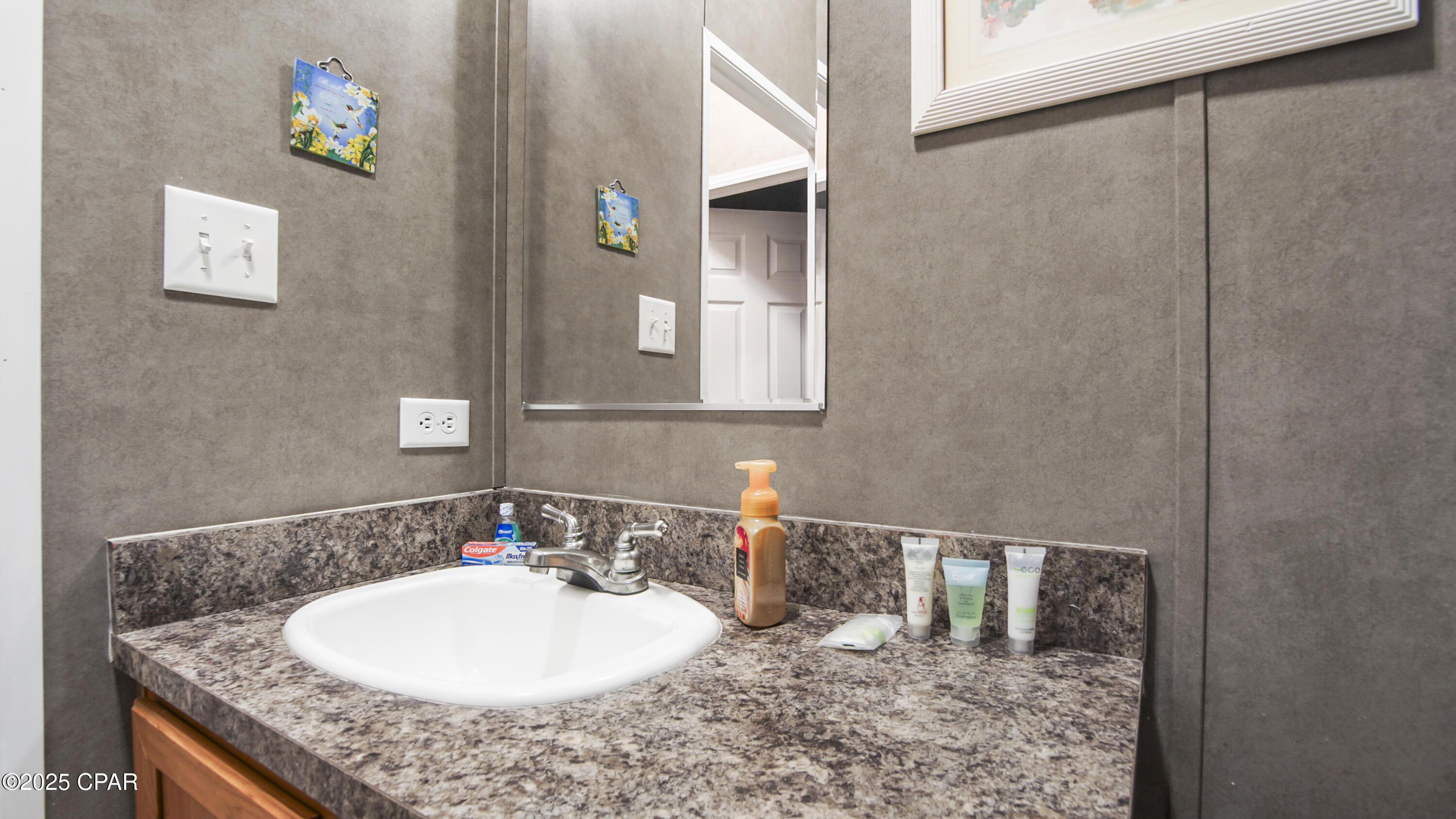 Image 25 For 105 Evergreen Street