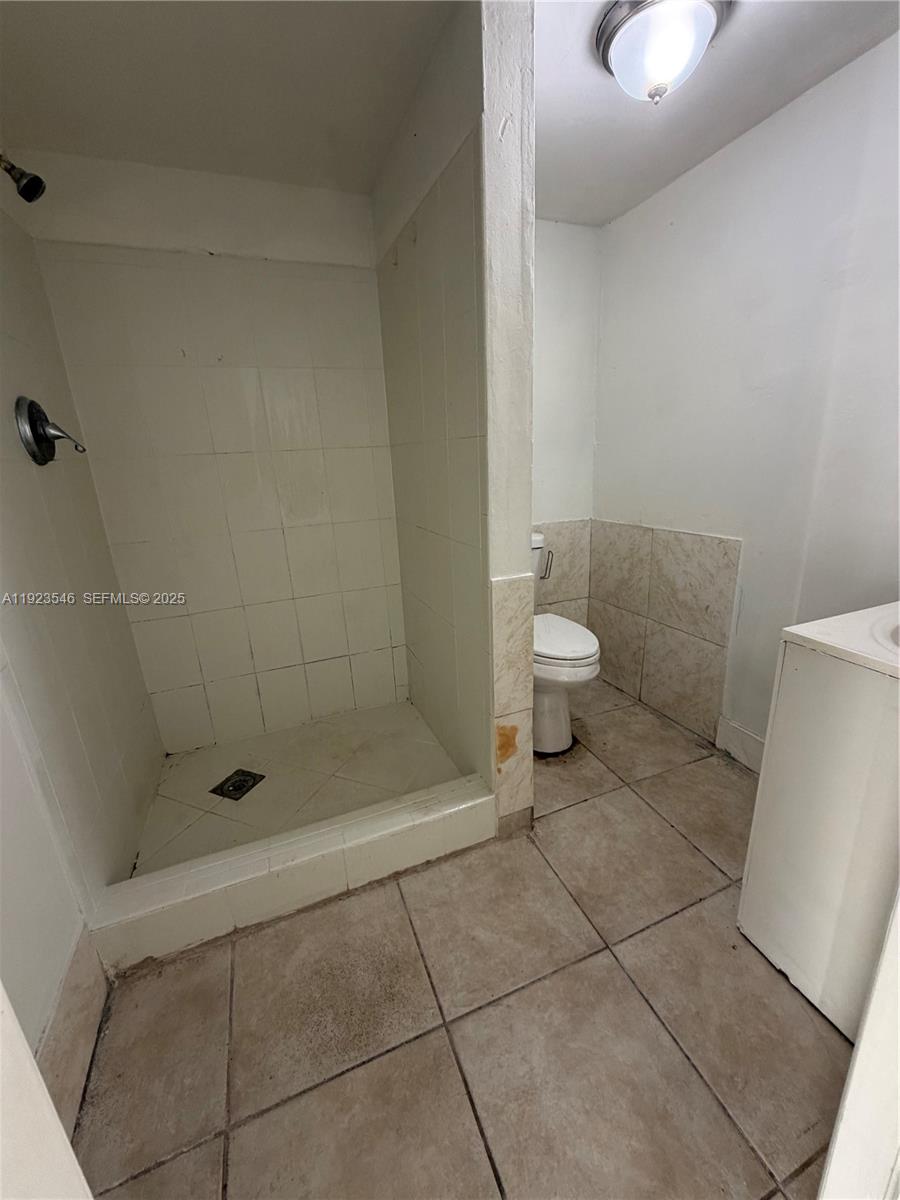 Elegant master bedroom retreat at 2645 21st Ave - Luxury Estate in Oakland Park