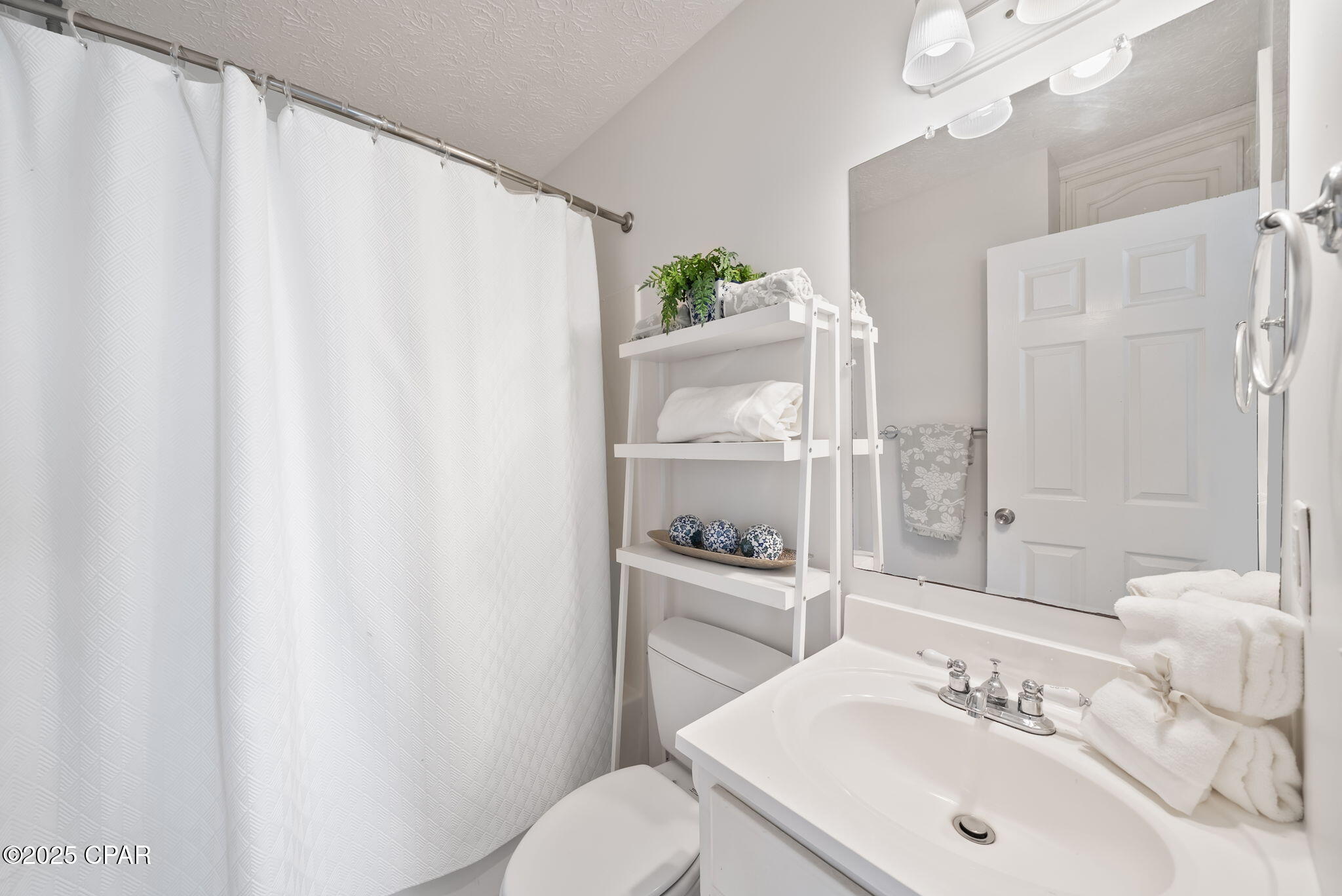 Image 17 For 440 Macarthur Avenue