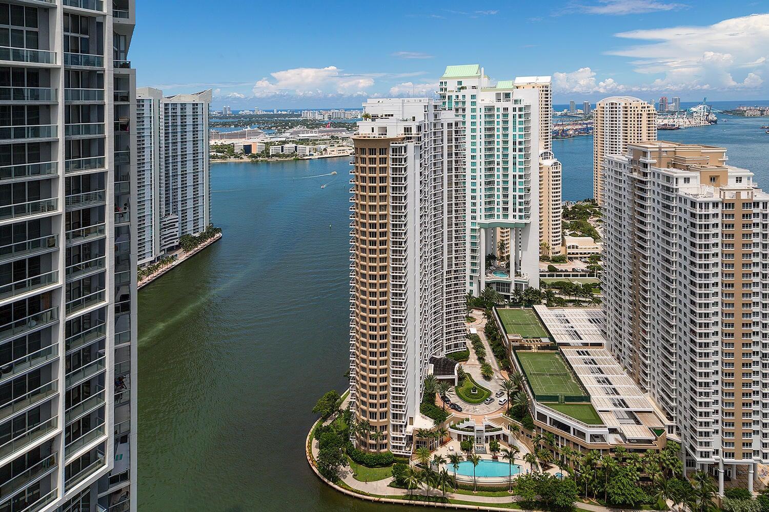 Condo for Sale in Miami, FL