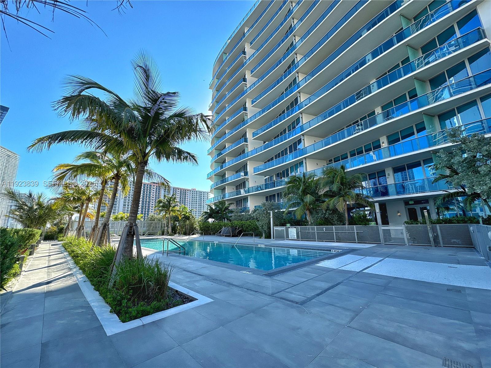 Aurora Condo Sunny Isles