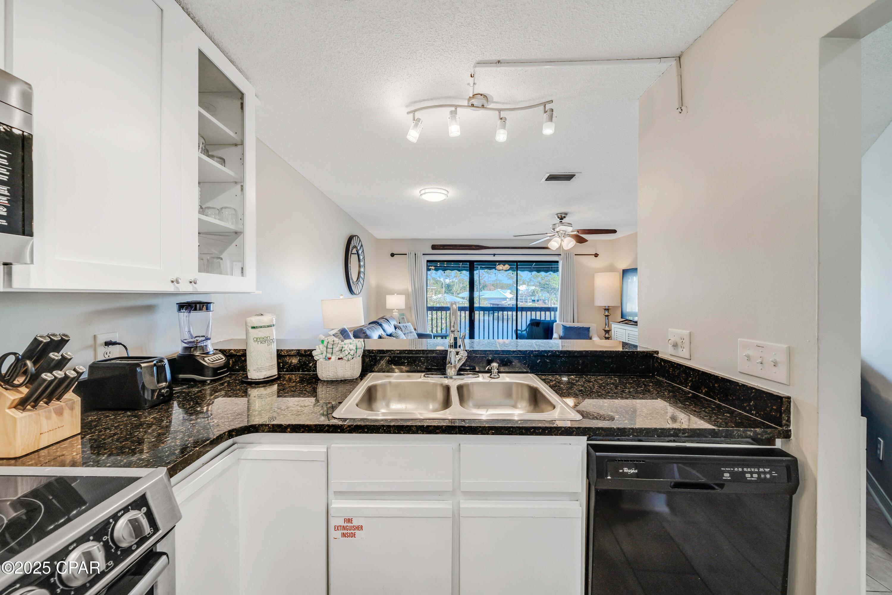 Image 7 For 8730 Thomas Drive 313