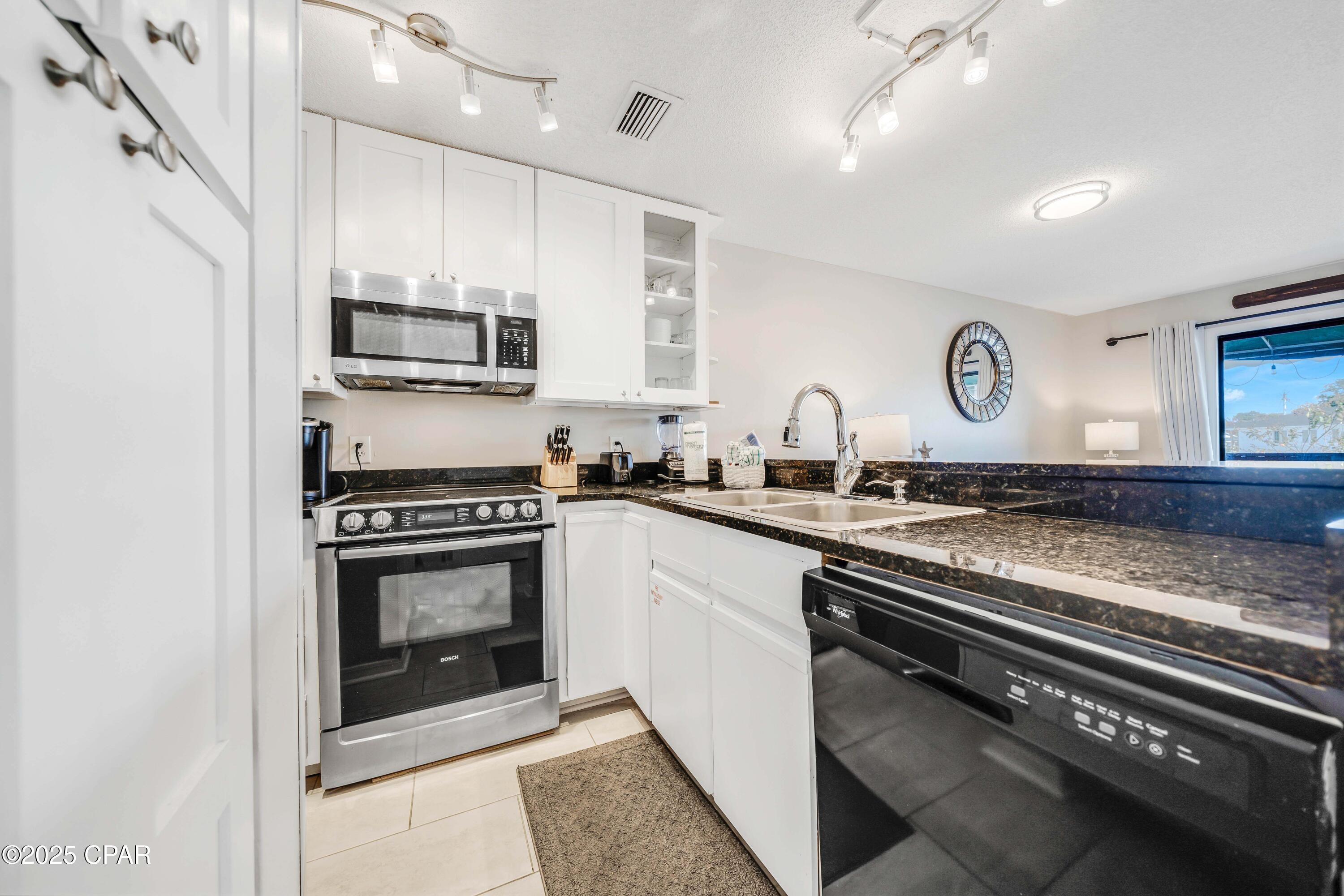 Image 8 For 8730 Thomas Drive 313