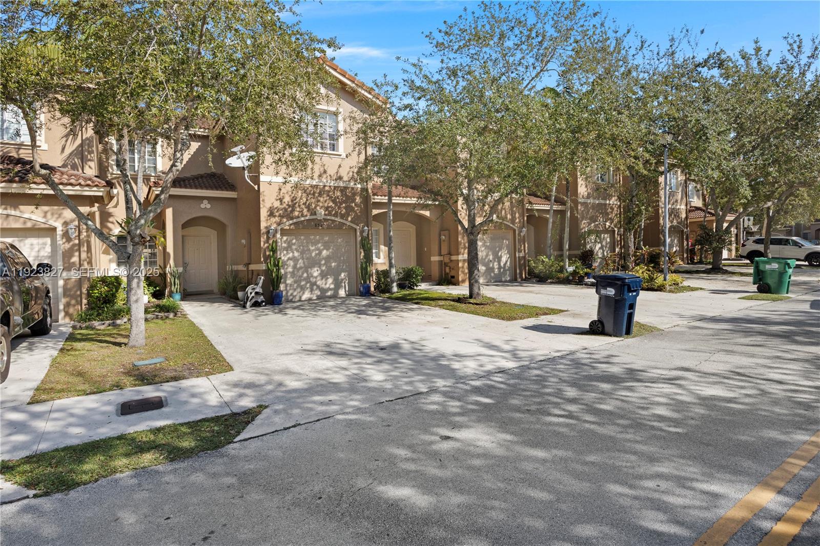 Beautiful townhome in a highly desirable area featuring 3 bedrooms, 2.5 bathrooms and 1- car garage and great community amenities including a pool , play area and more. Close to Black point Marina, shopping, dining and parks.  Perfect location and great layout!