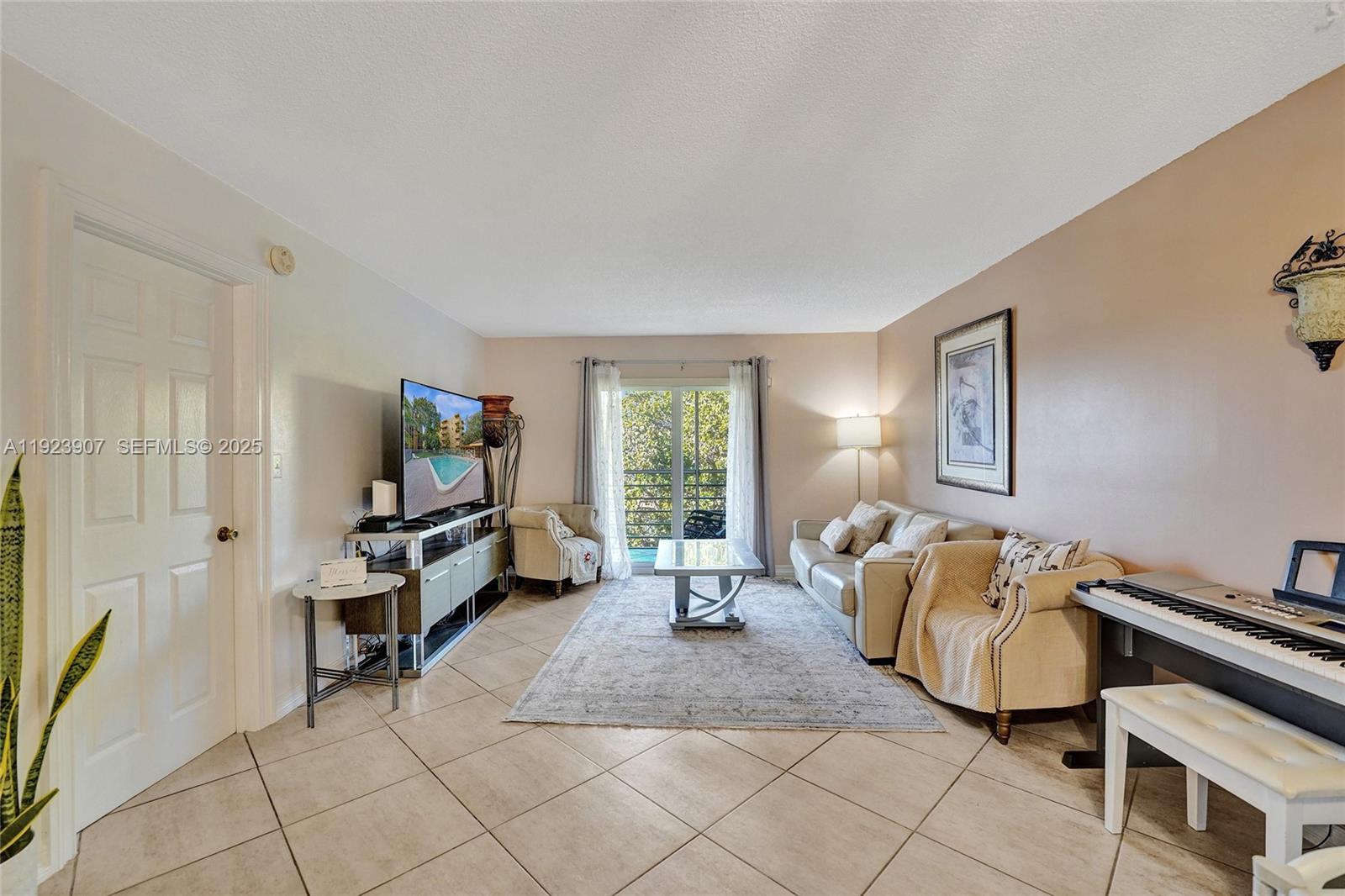 Oaks Condo