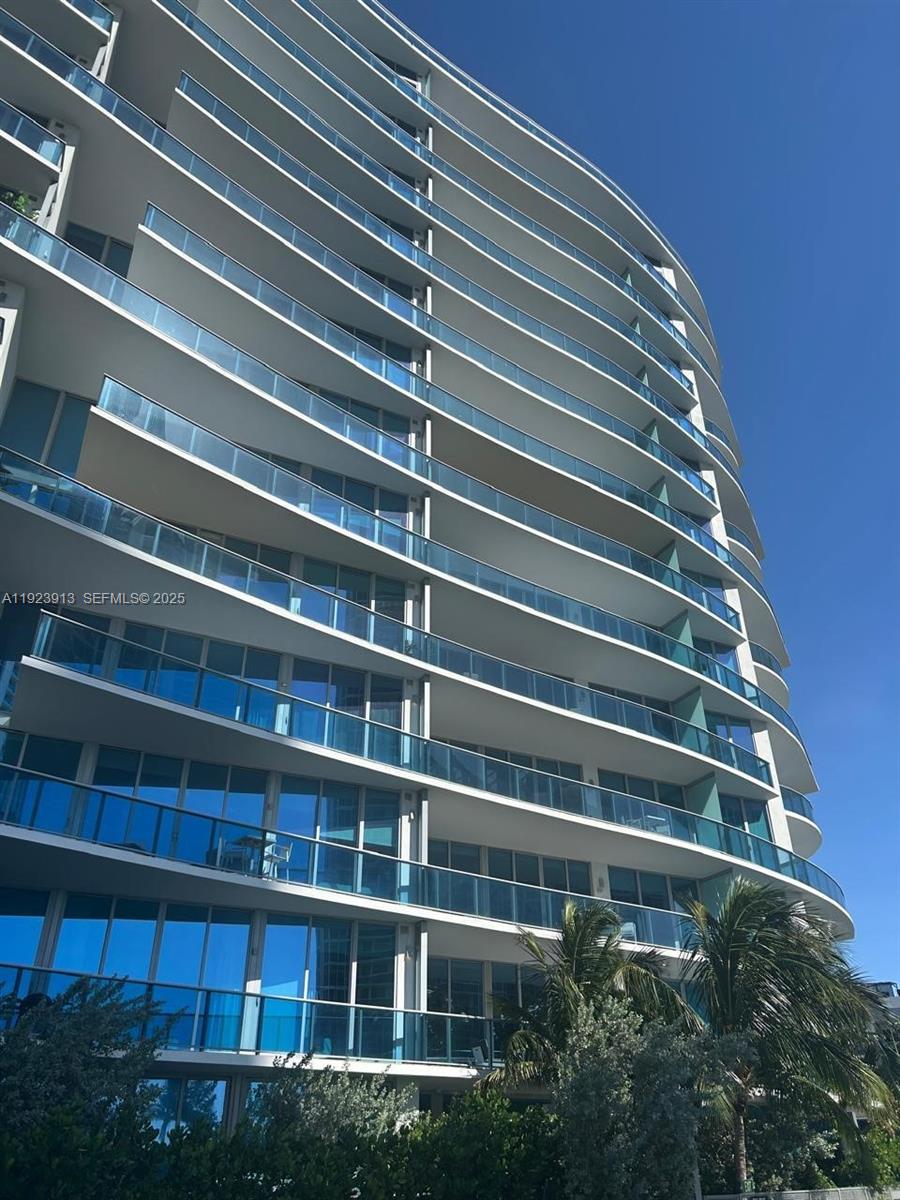 Apartamento à Venda em Sunny Isles Beach, FL
