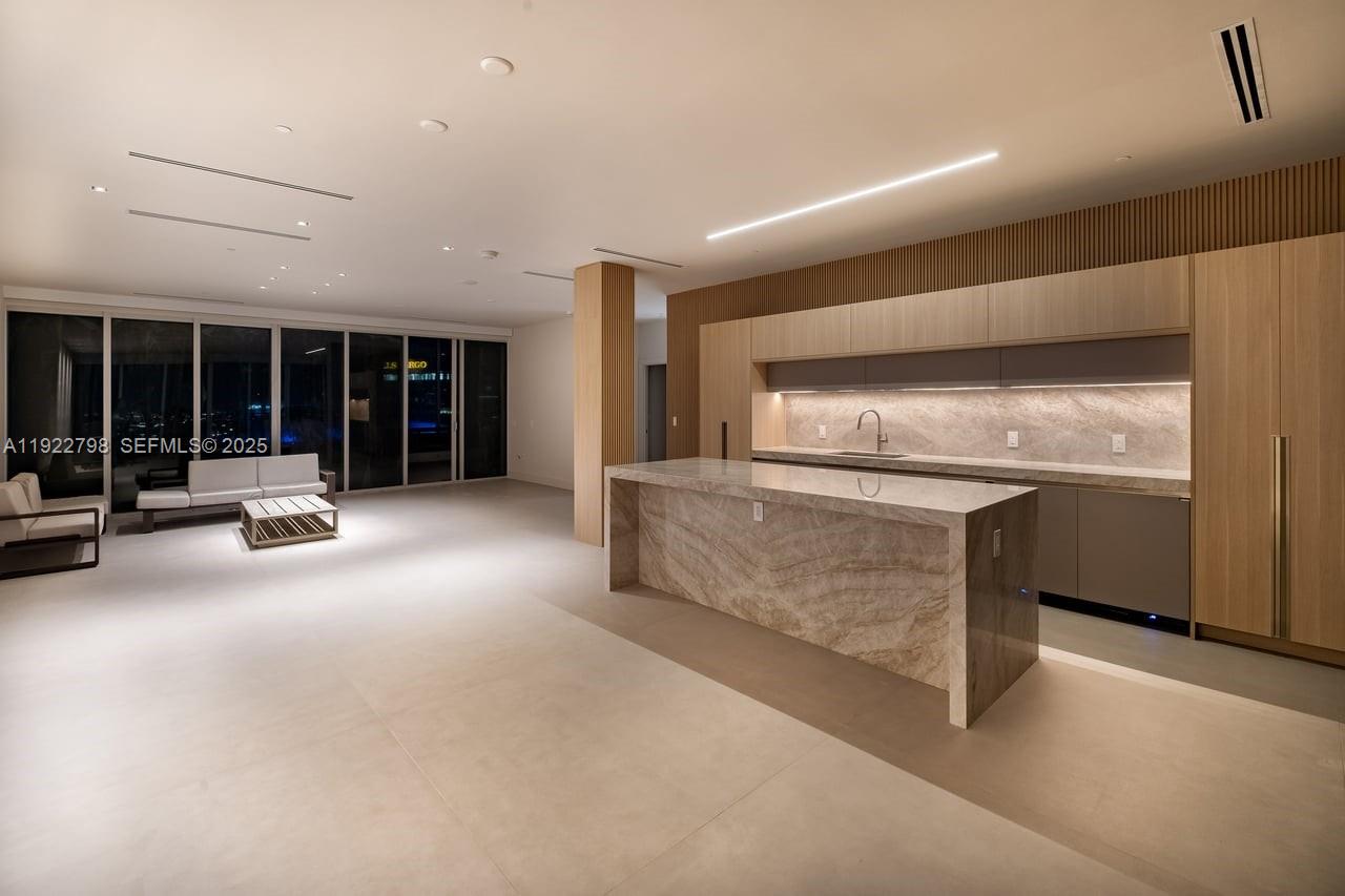 465 Brickell Ave 5701