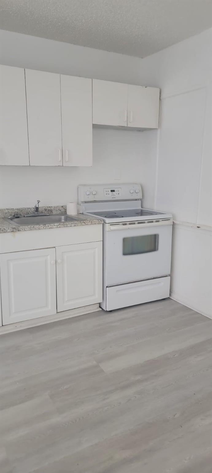 Hollywood Terrace 3-12 B