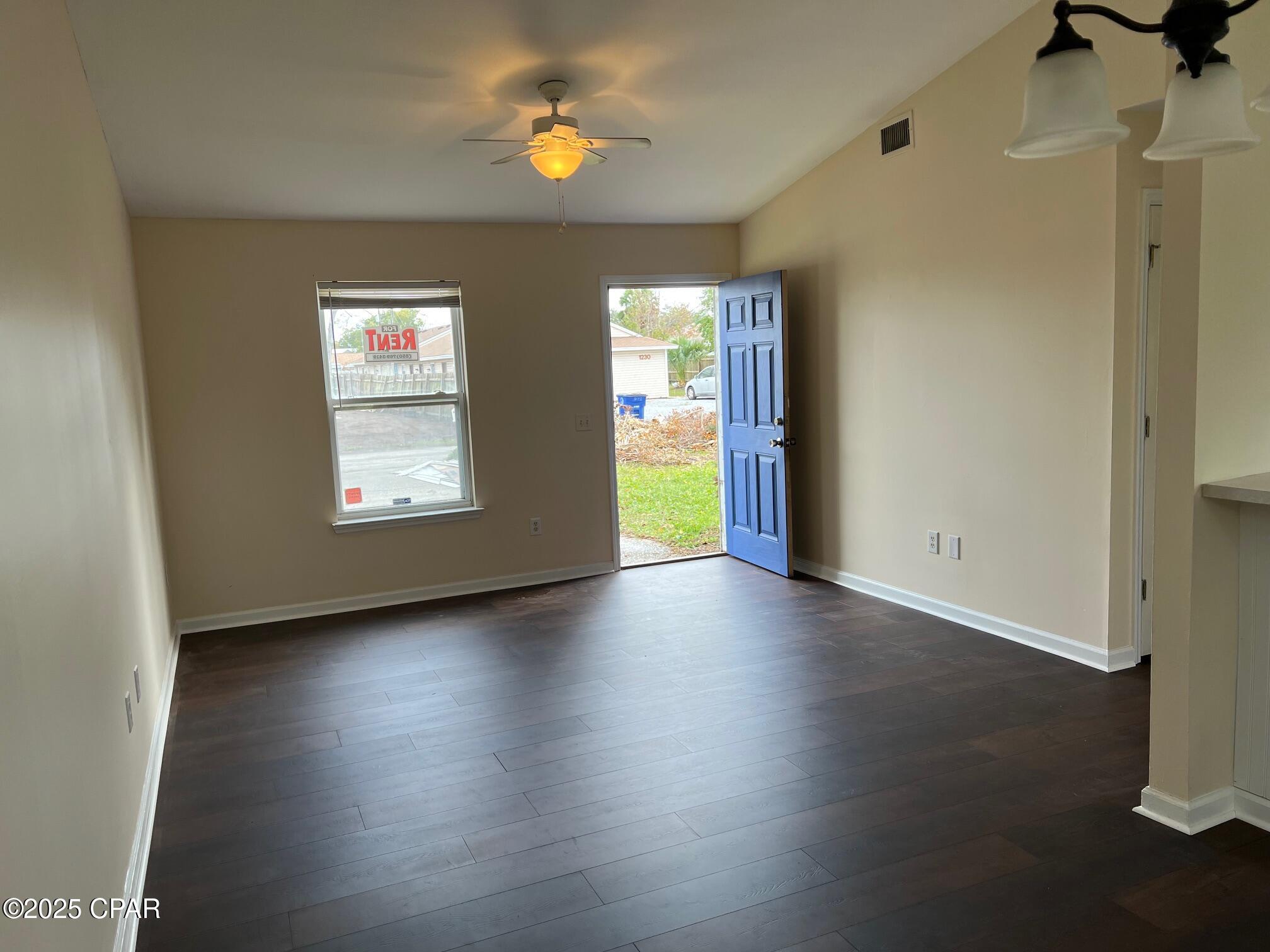 Image 3 For 1251 Oak Avenue