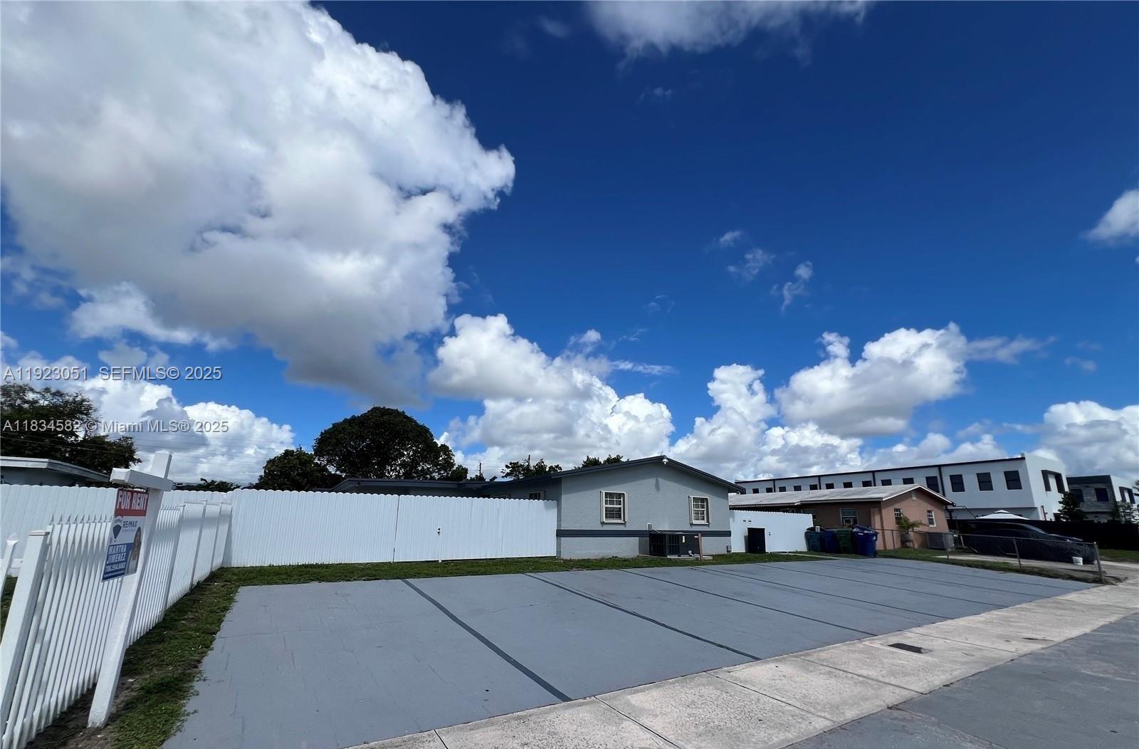 Lopez & Gonzalez Plaza