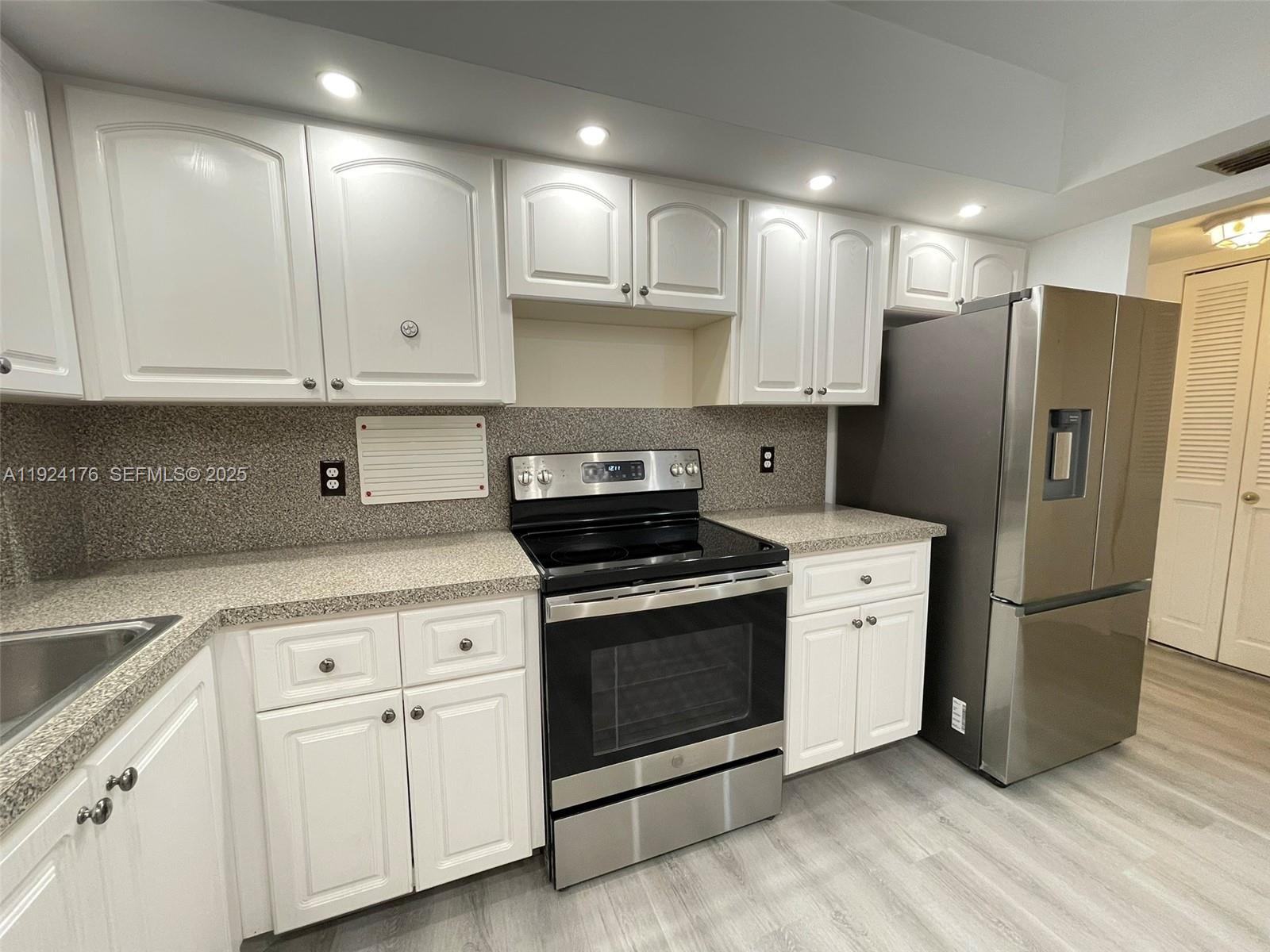 Emerald Hills C C Apts Co