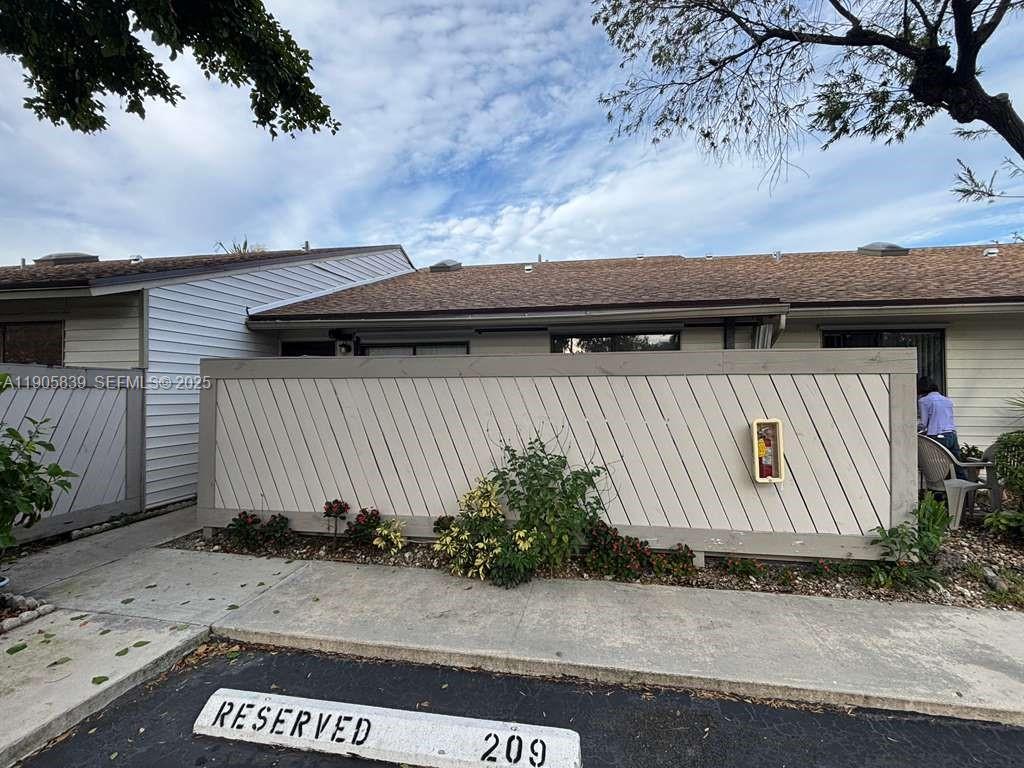 Nob Hill At Welleby Condo