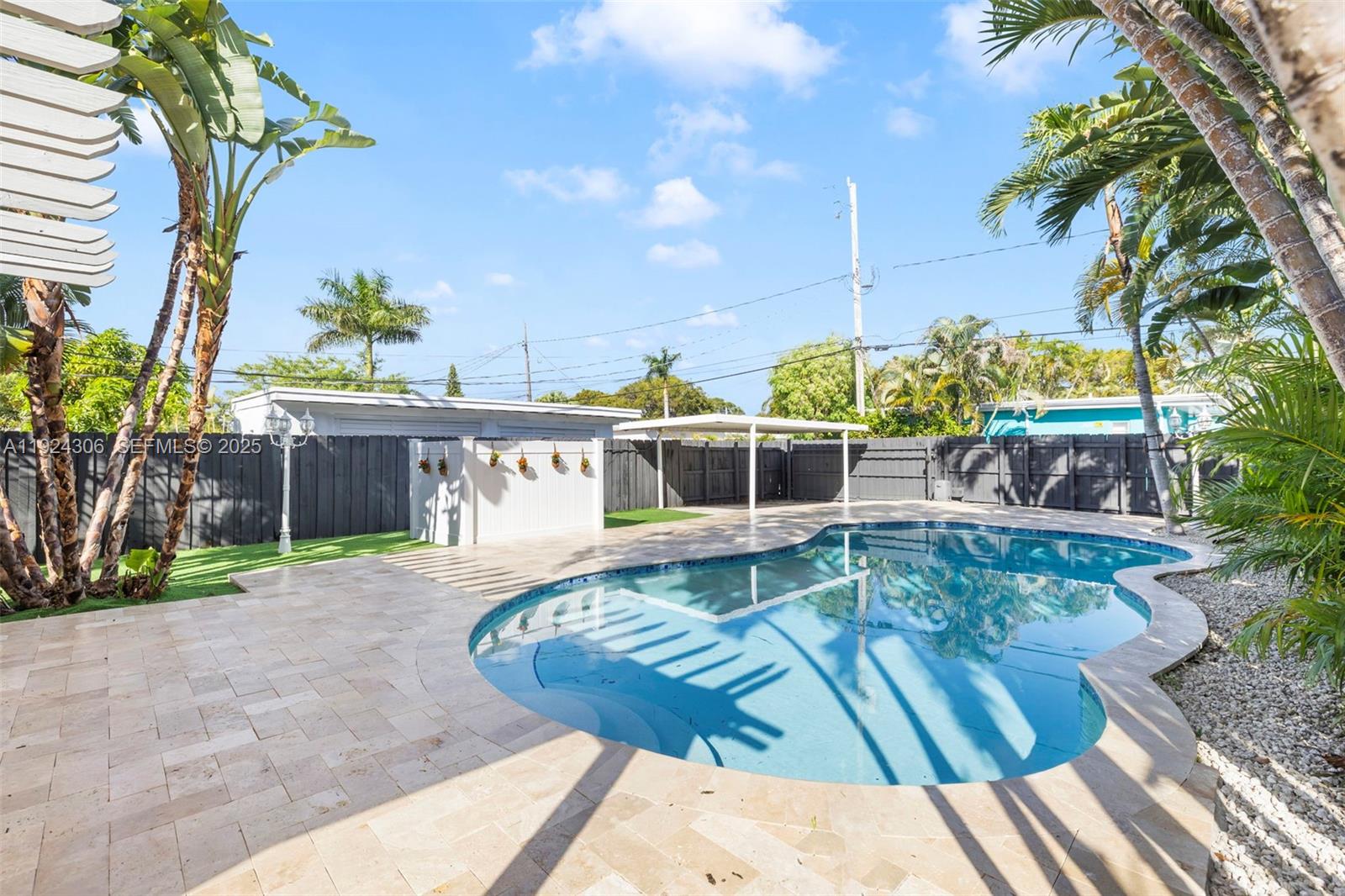 Hollywood South Side Add