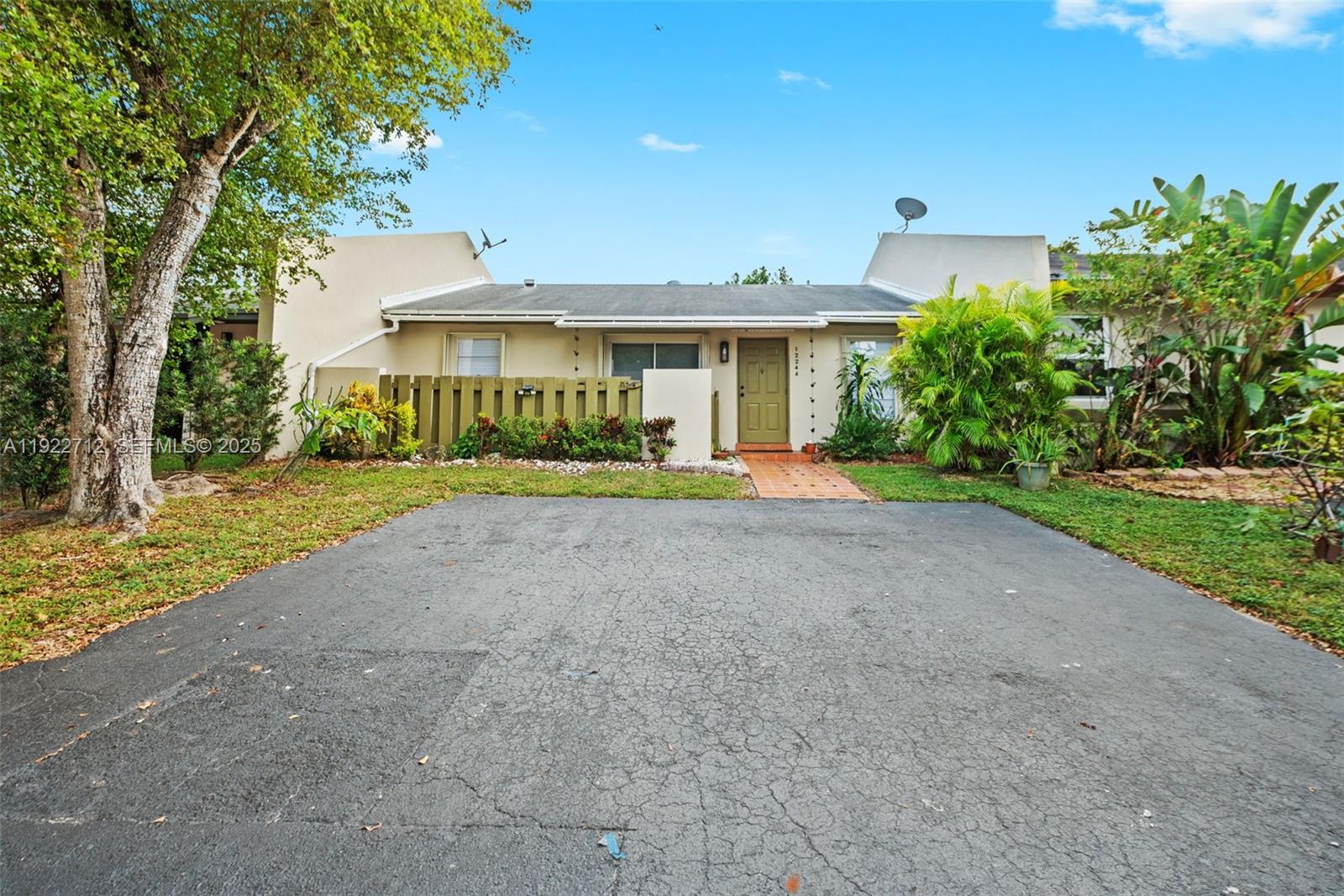 Devon-Aire Villas Sec 10