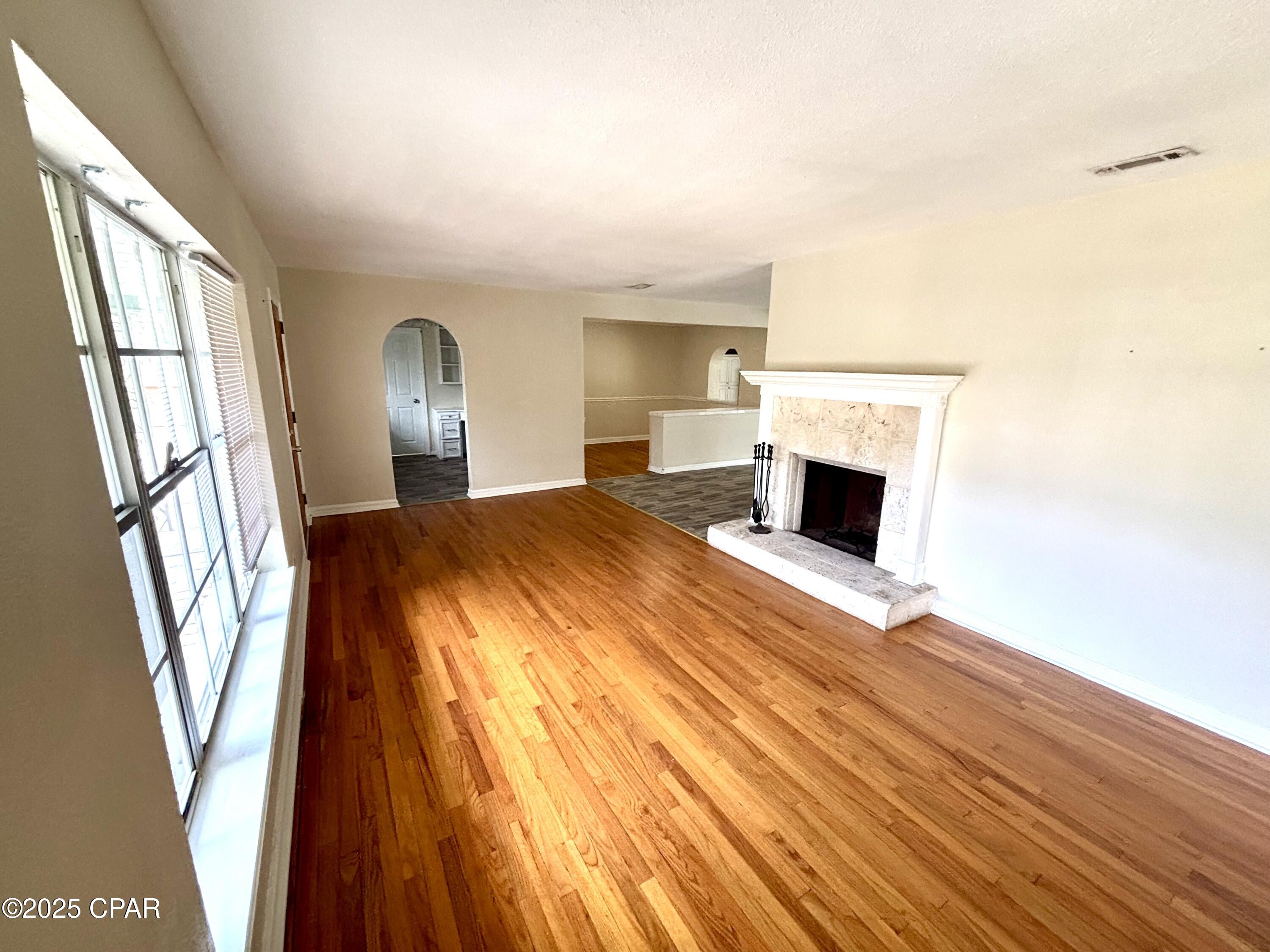 Image 3 For 1206 Buena Vista Boulevard