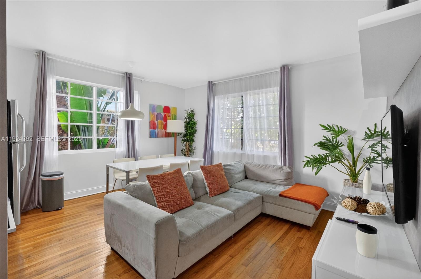 Essenza At 1410 Euclid Co