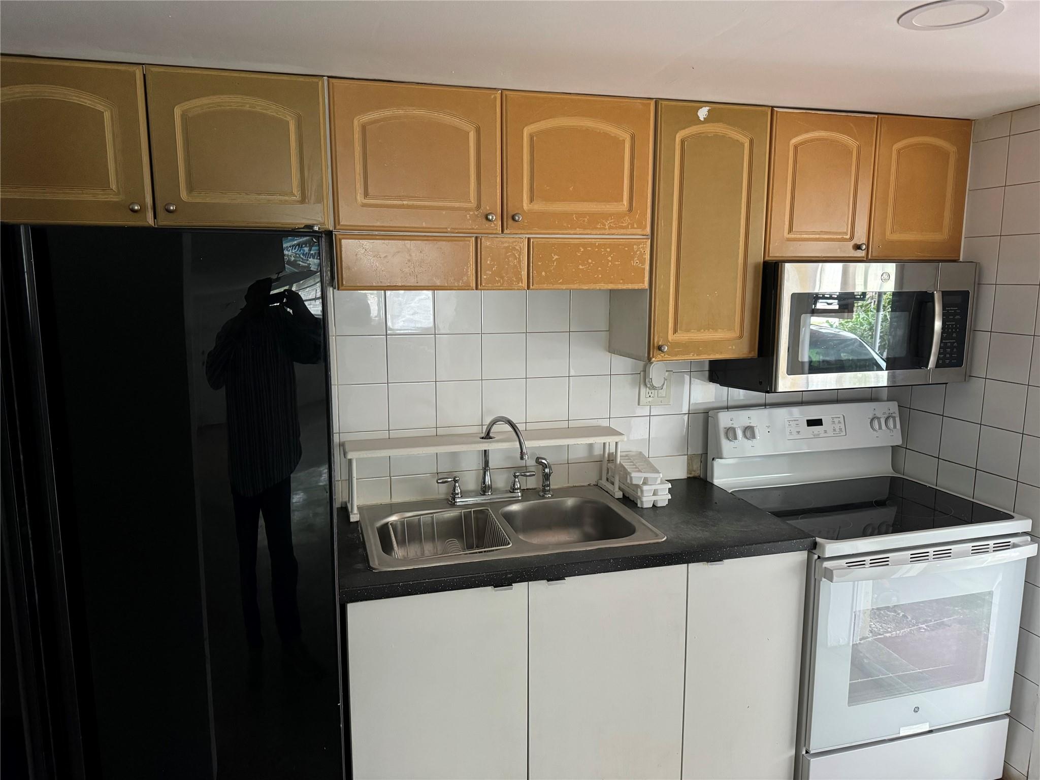 Hallandale Park No 3 6-7