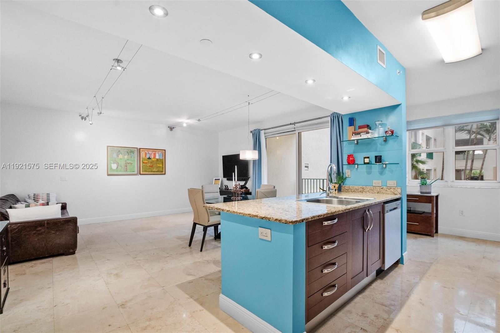 Turnberry Village So Towe