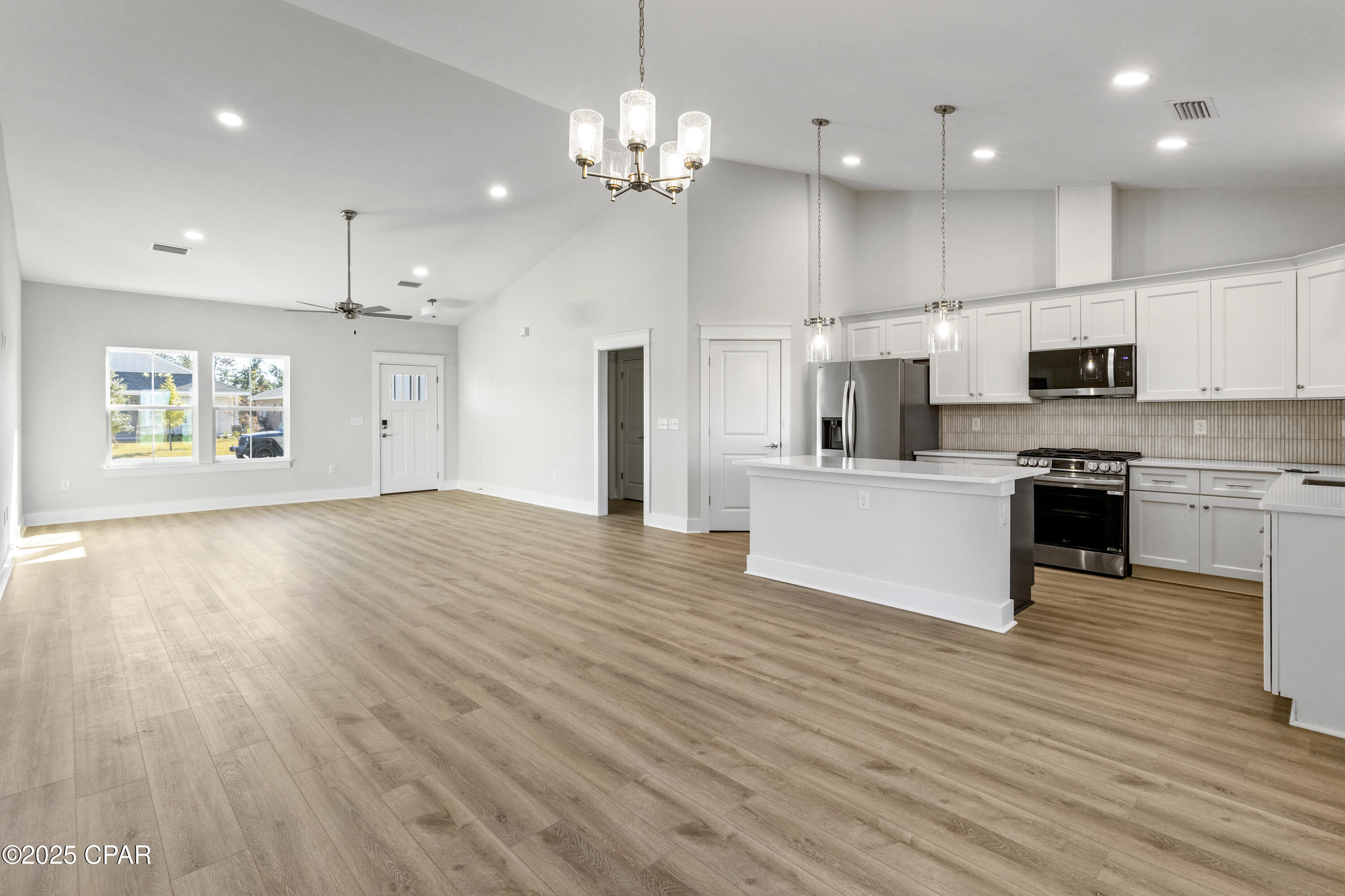 Image 3 For 3817 Red Deer Circle