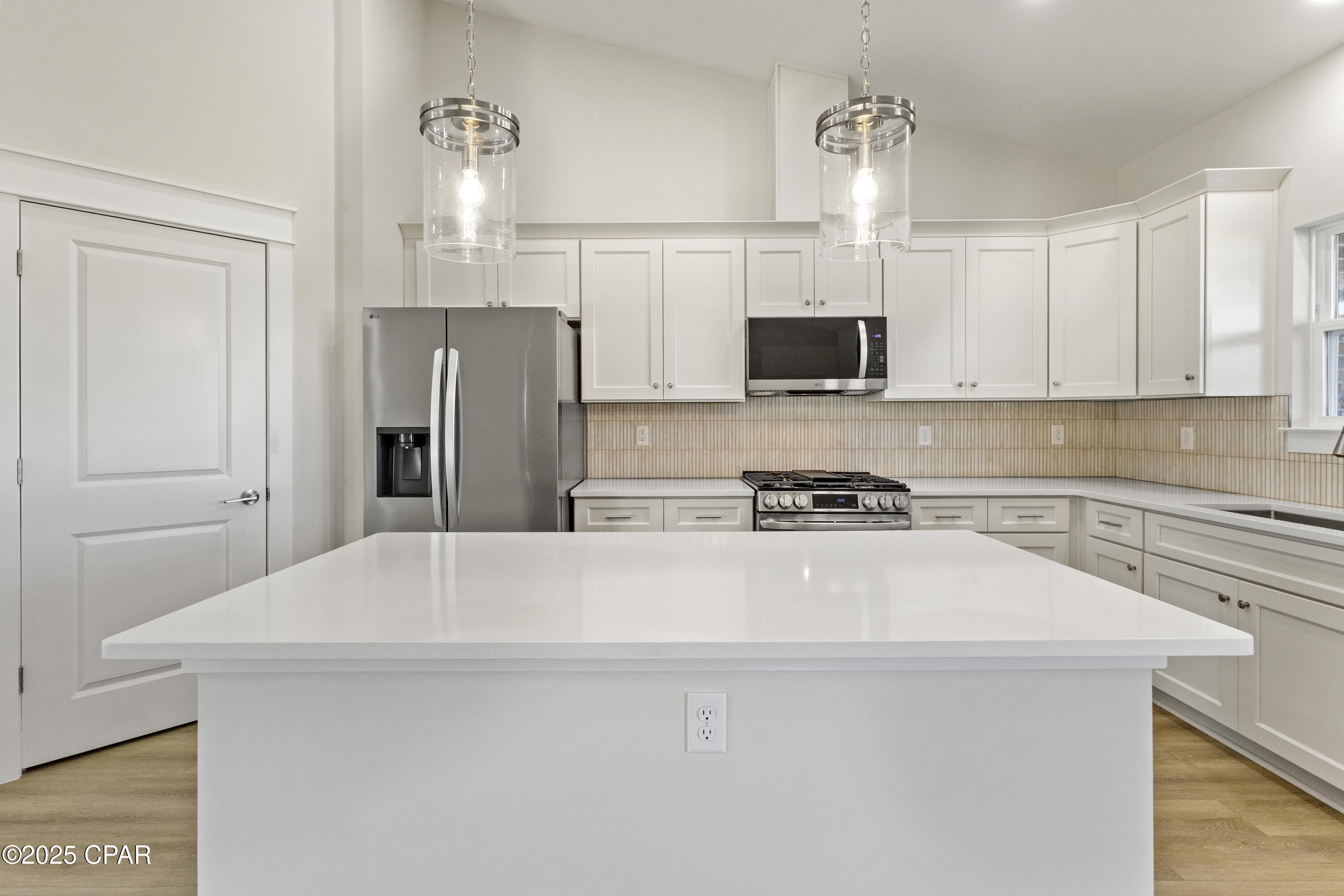 Image 4 For 3817 Red Deer Circle