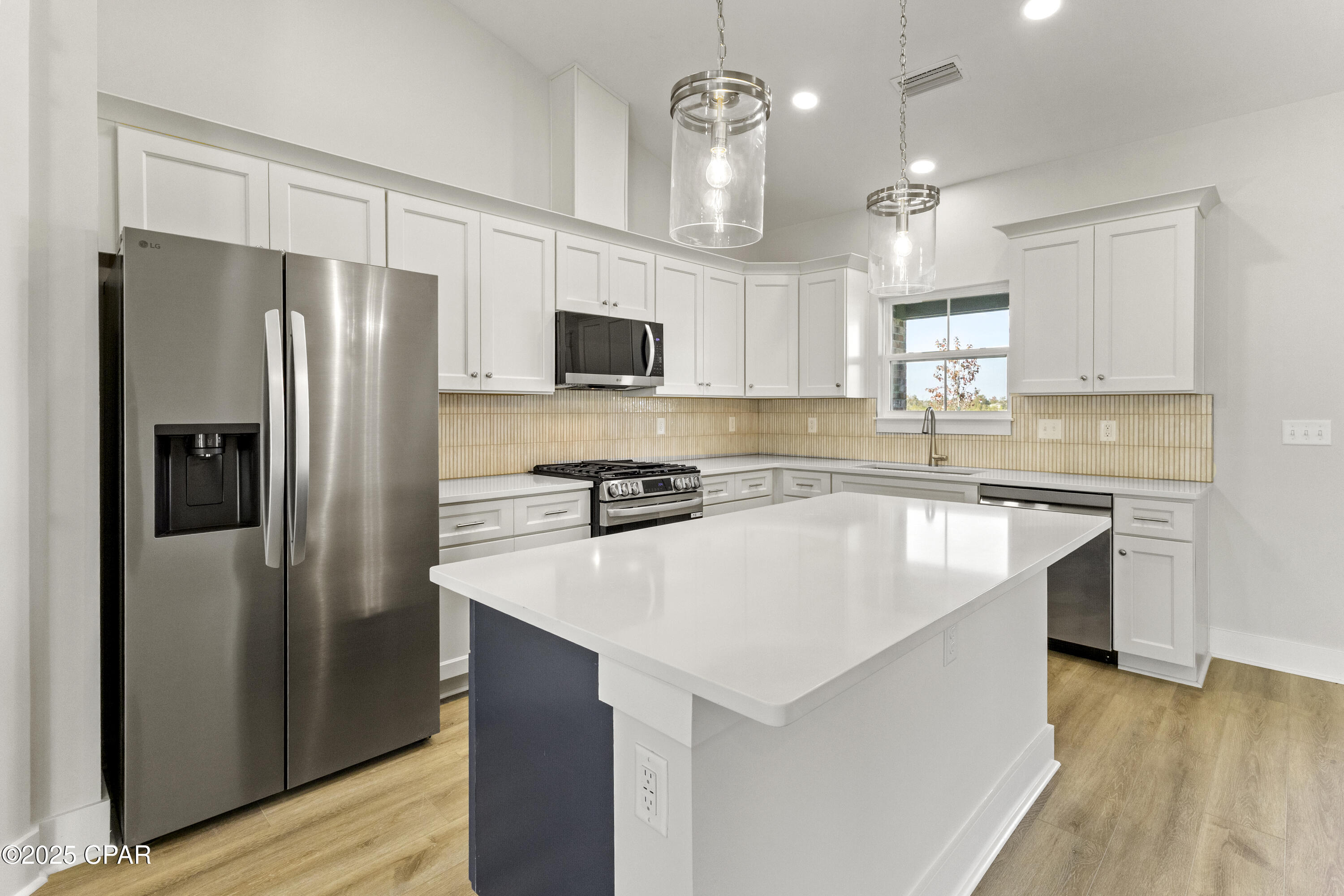 Image 5 For 3817 Red Deer Circle