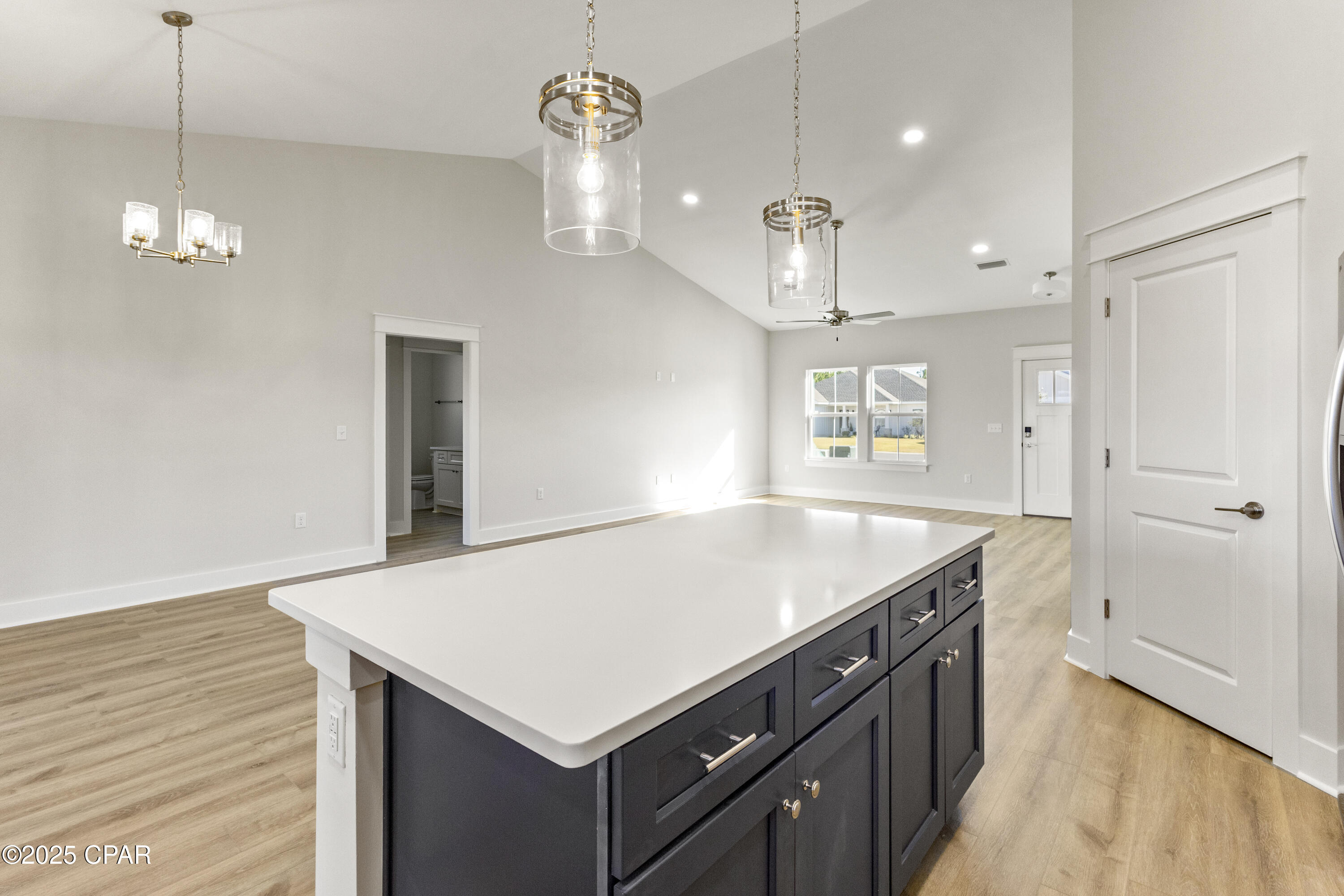 Image 7 For 3817 Red Deer Circle