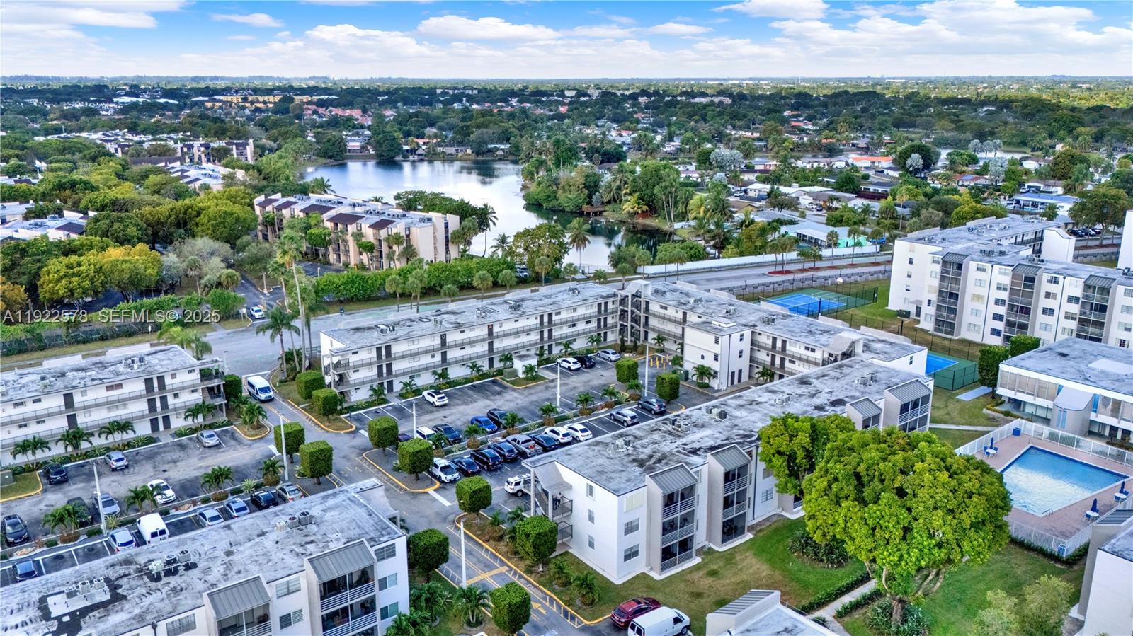 El Conquistador South Con