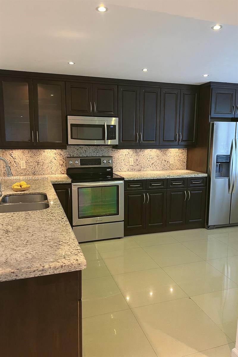 Ivanhoe East At Century V