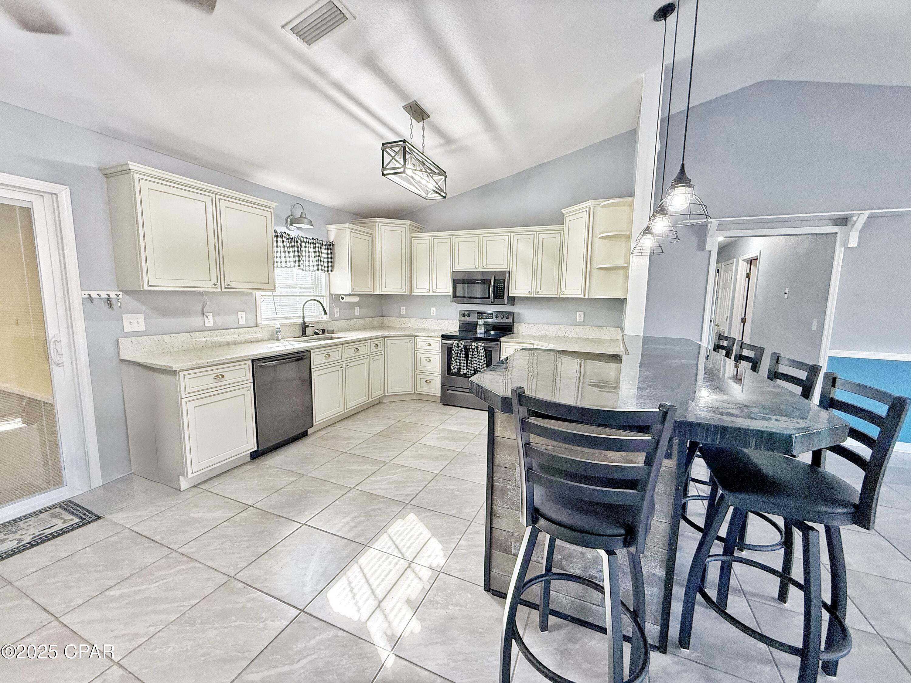 Image 4 For 21382 Paradise Lane