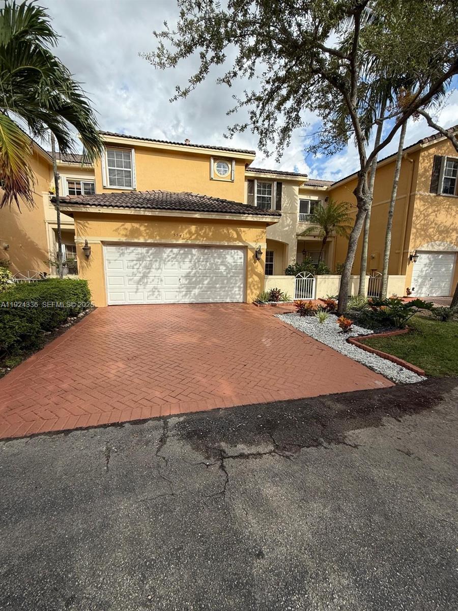 Doral Southeast Patio-Hom