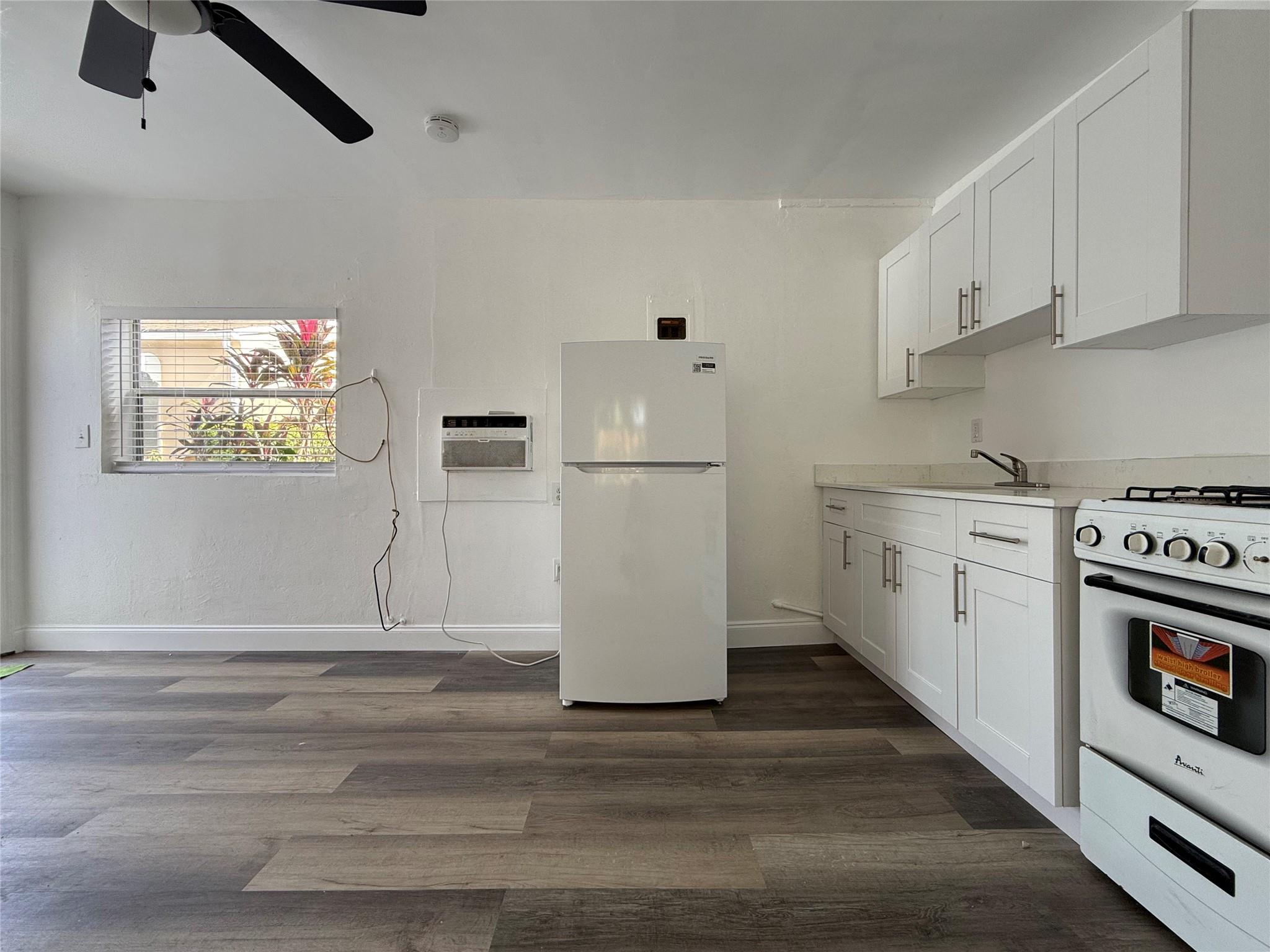 Hollywood South Side Add