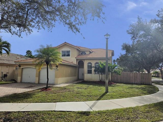 Homes for sale in Davie, FL | 14422 N Royal Cove Cir, Davie, FL 33325 | MLS# F10539559