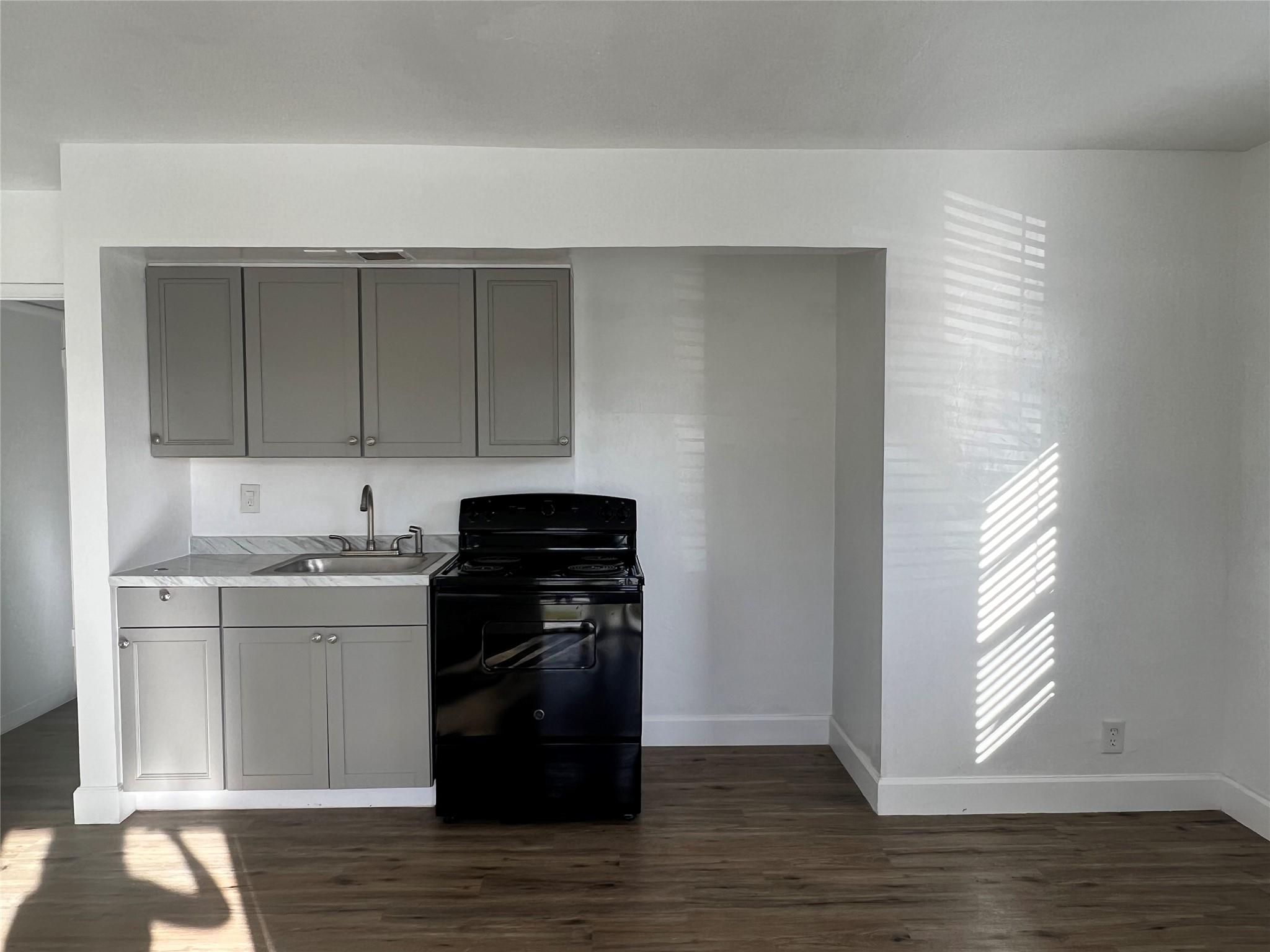 Hollywood South Side Add