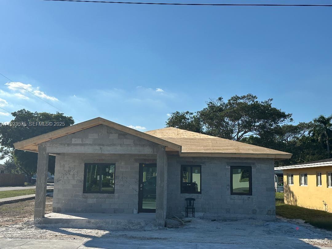 NEW CONTRUCTION HOME FOR SALE! 4/2 1673 SQ FT UNDER AC. Over sized corner lot with room for Boat or RV. NO HOA!! expected to be delivered Q1 of 2026.