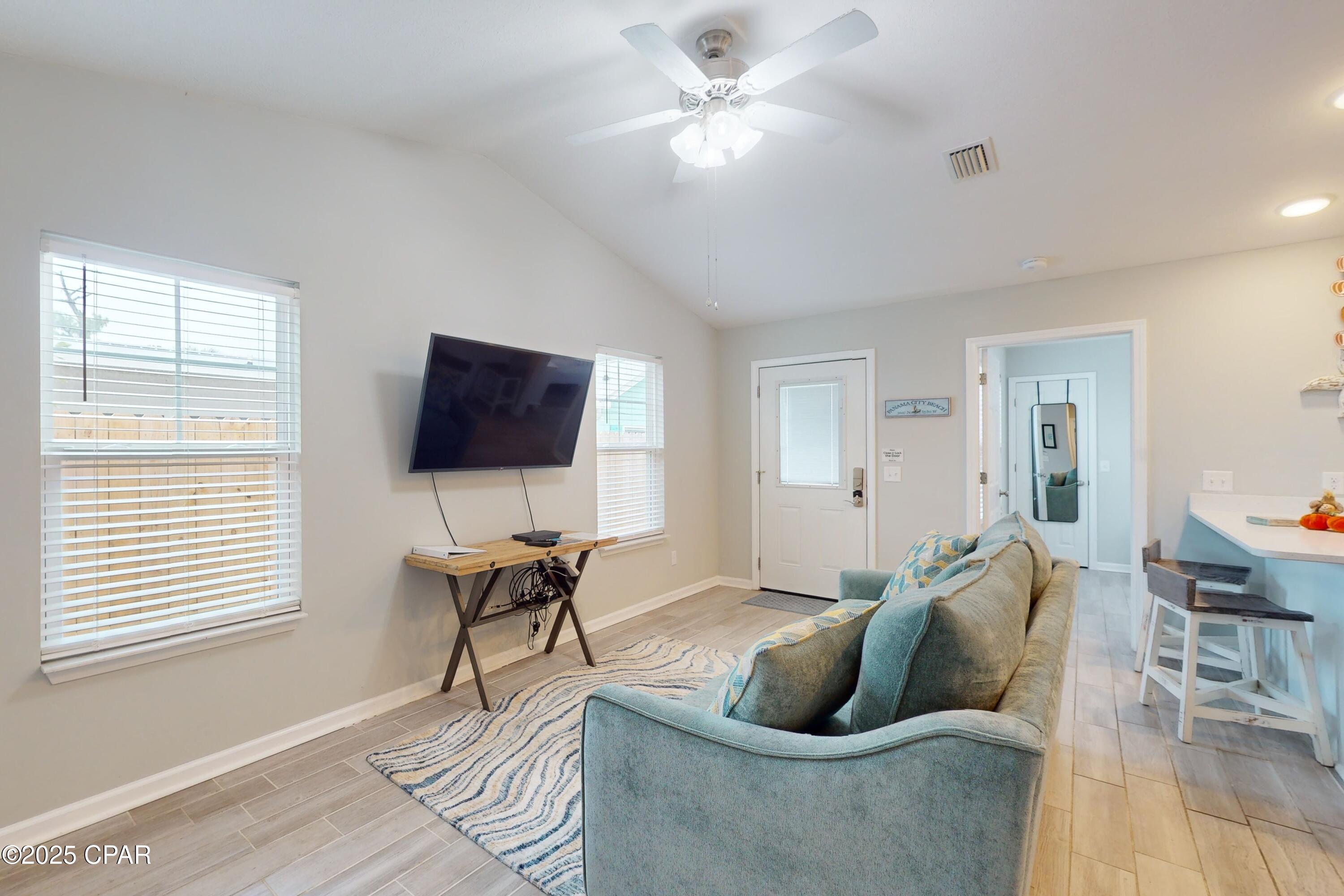 Image 3 For 6128 Loquat Avenue