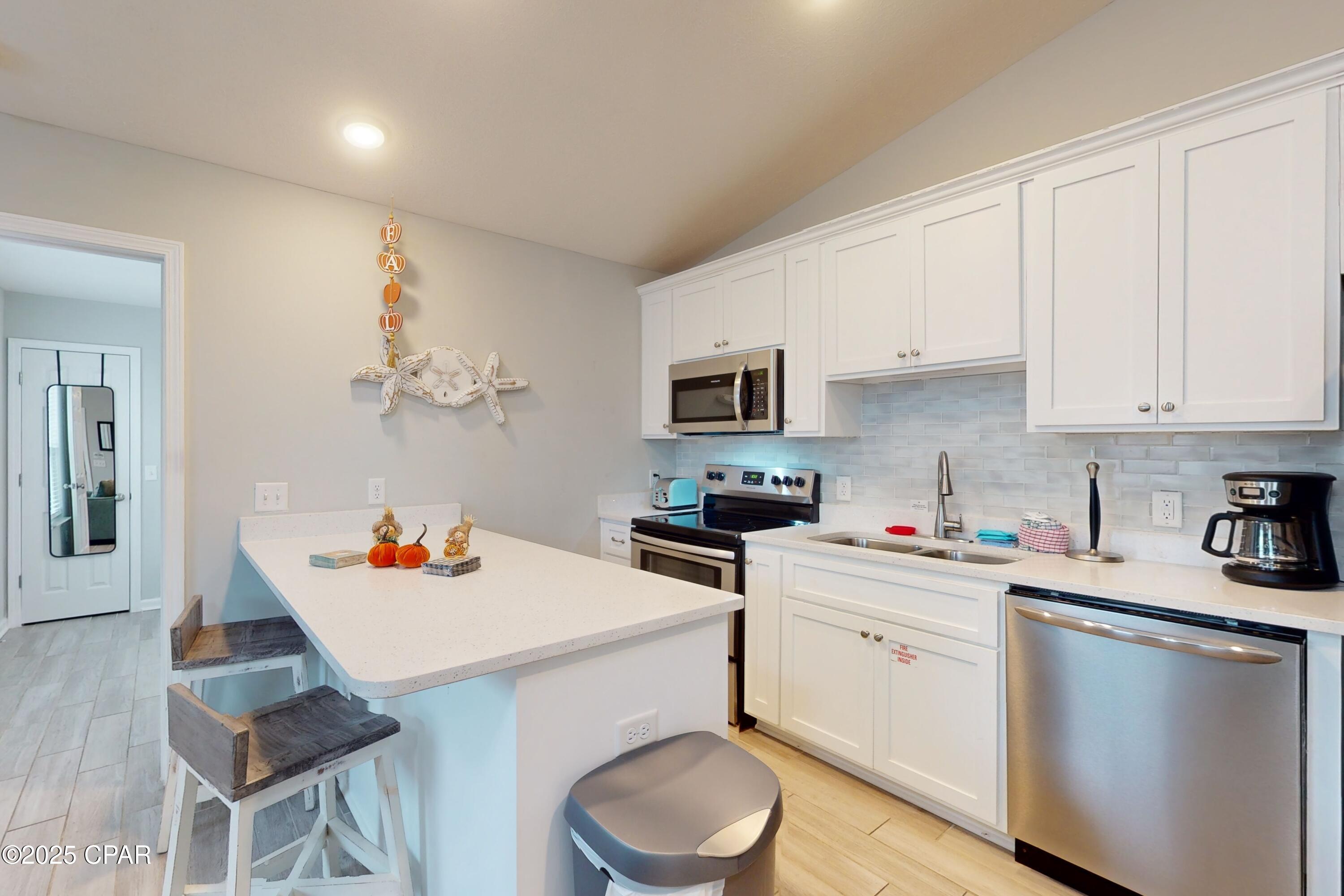 Image 6 For 6128 Loquat Avenue