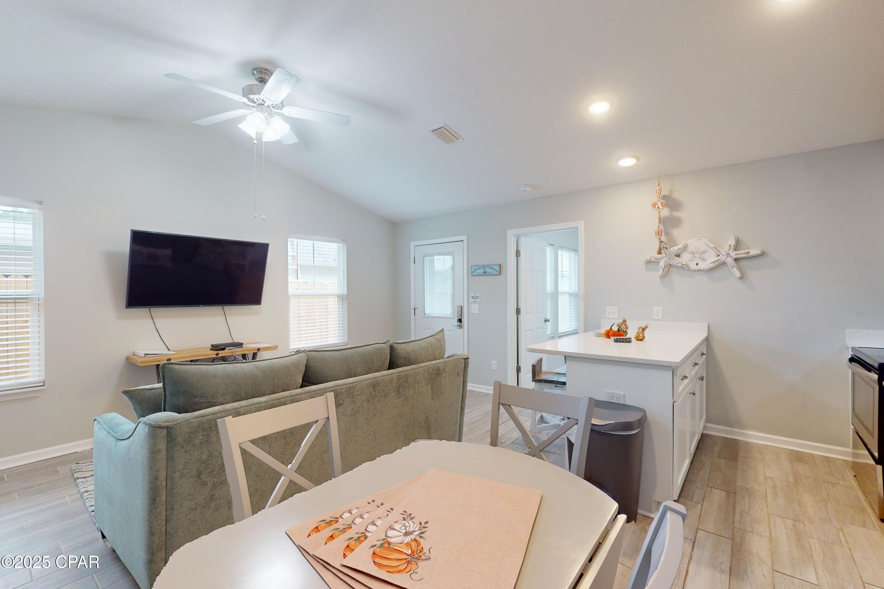 Image 8 For 6128 Loquat Avenue