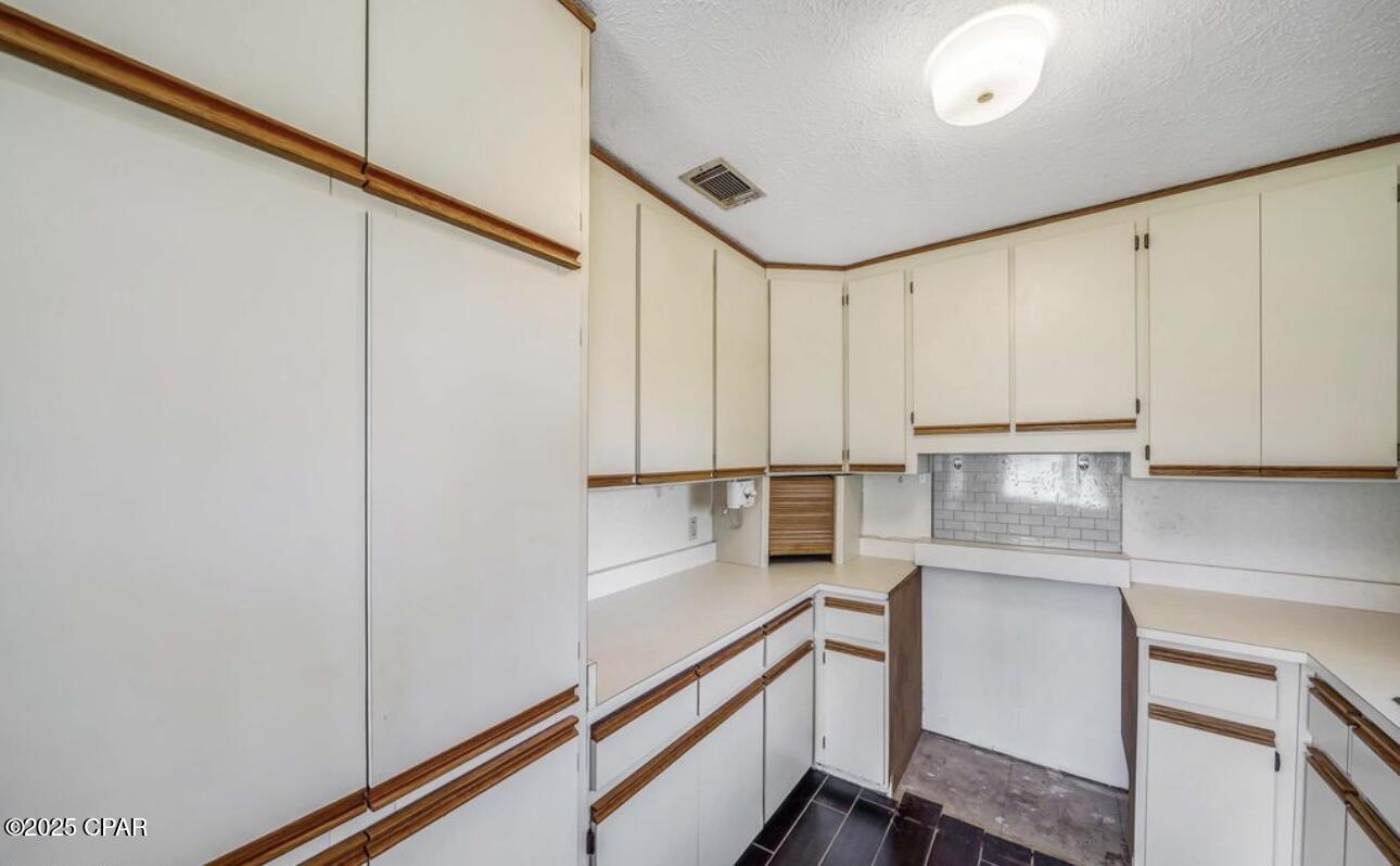 Image 6 For 2222 29th Plaza