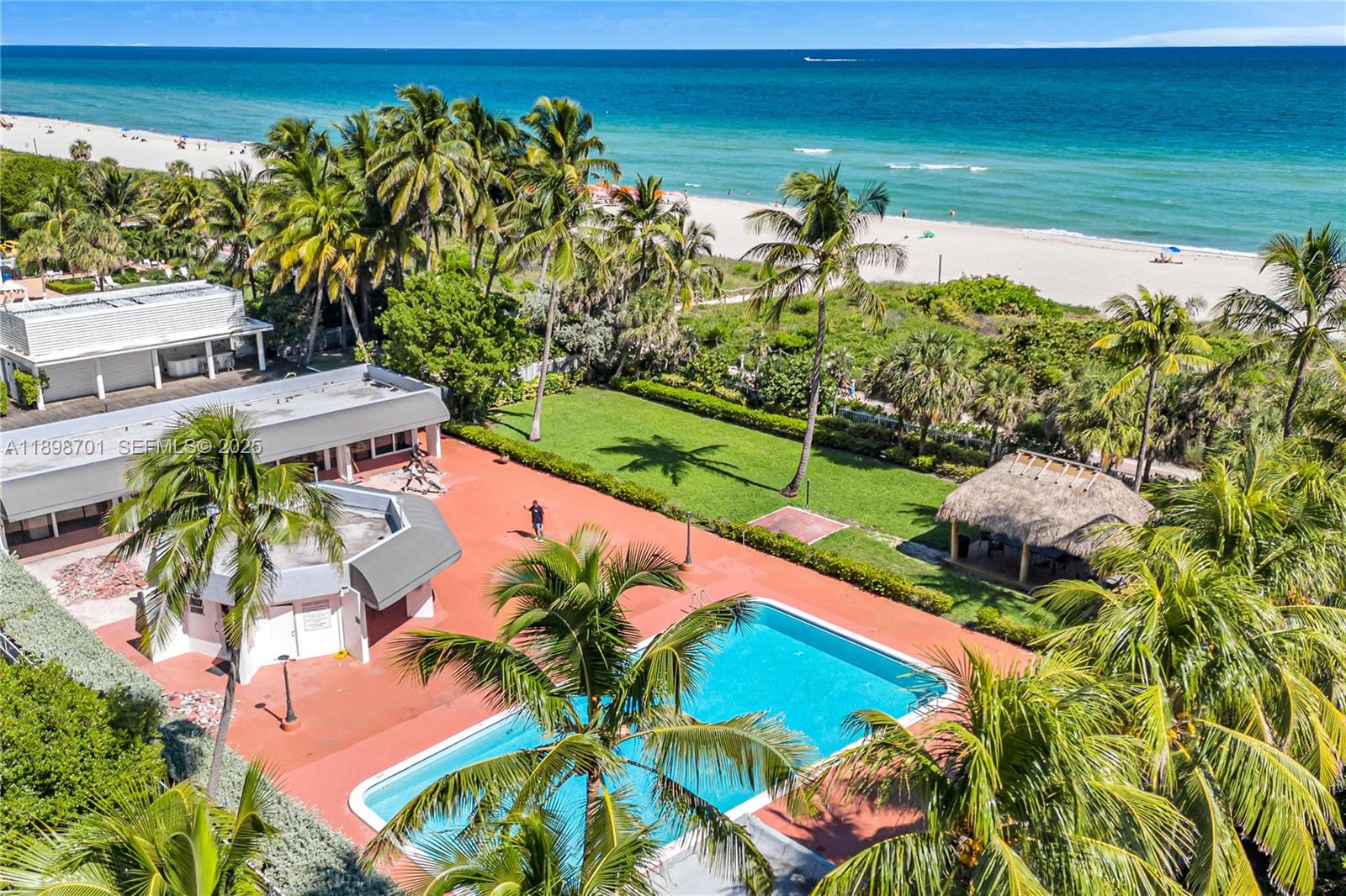 2401 Collins Ave 507